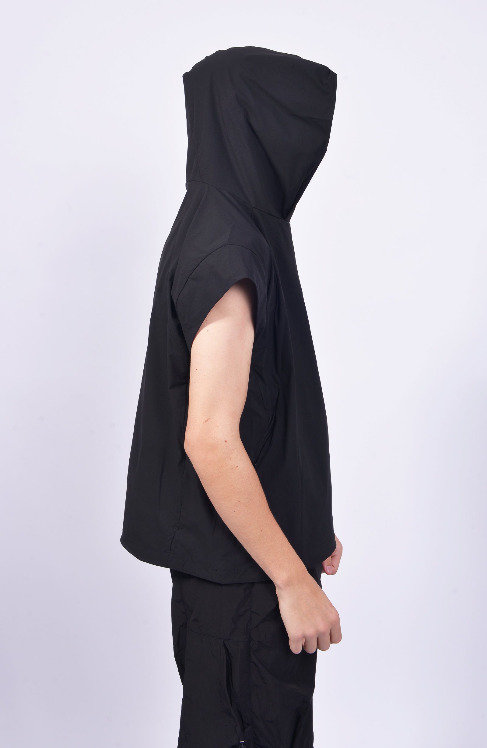 Nilmance - Sleeveless Pullover