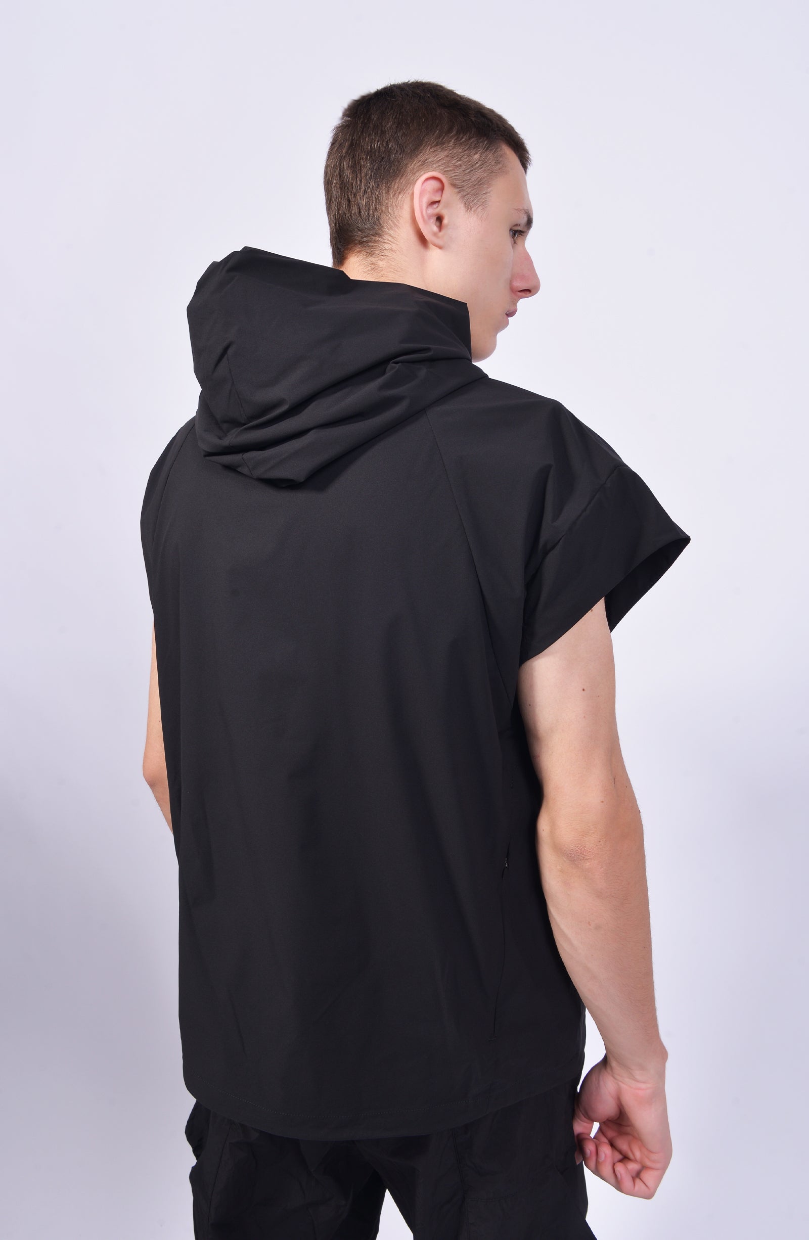 Nilmance - Sleeveless Pullover