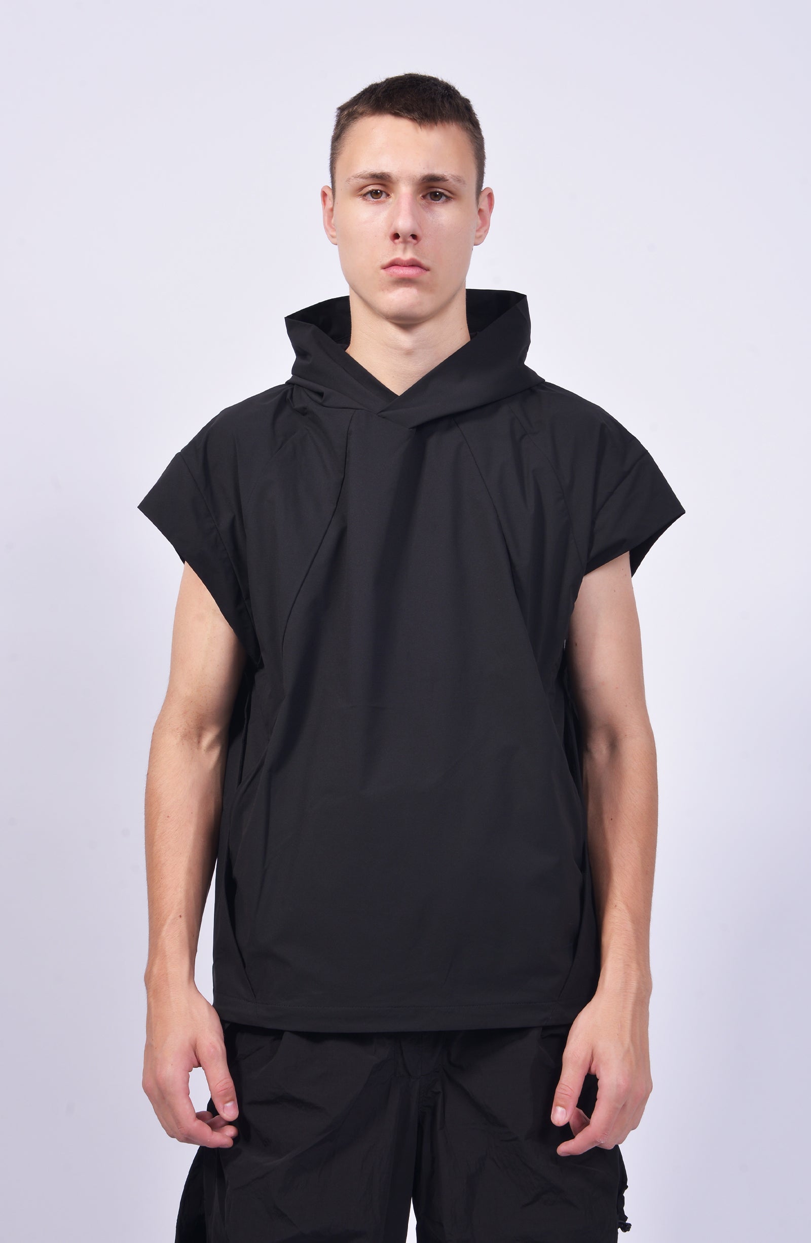 Nilmance - Sleeveless Pullover