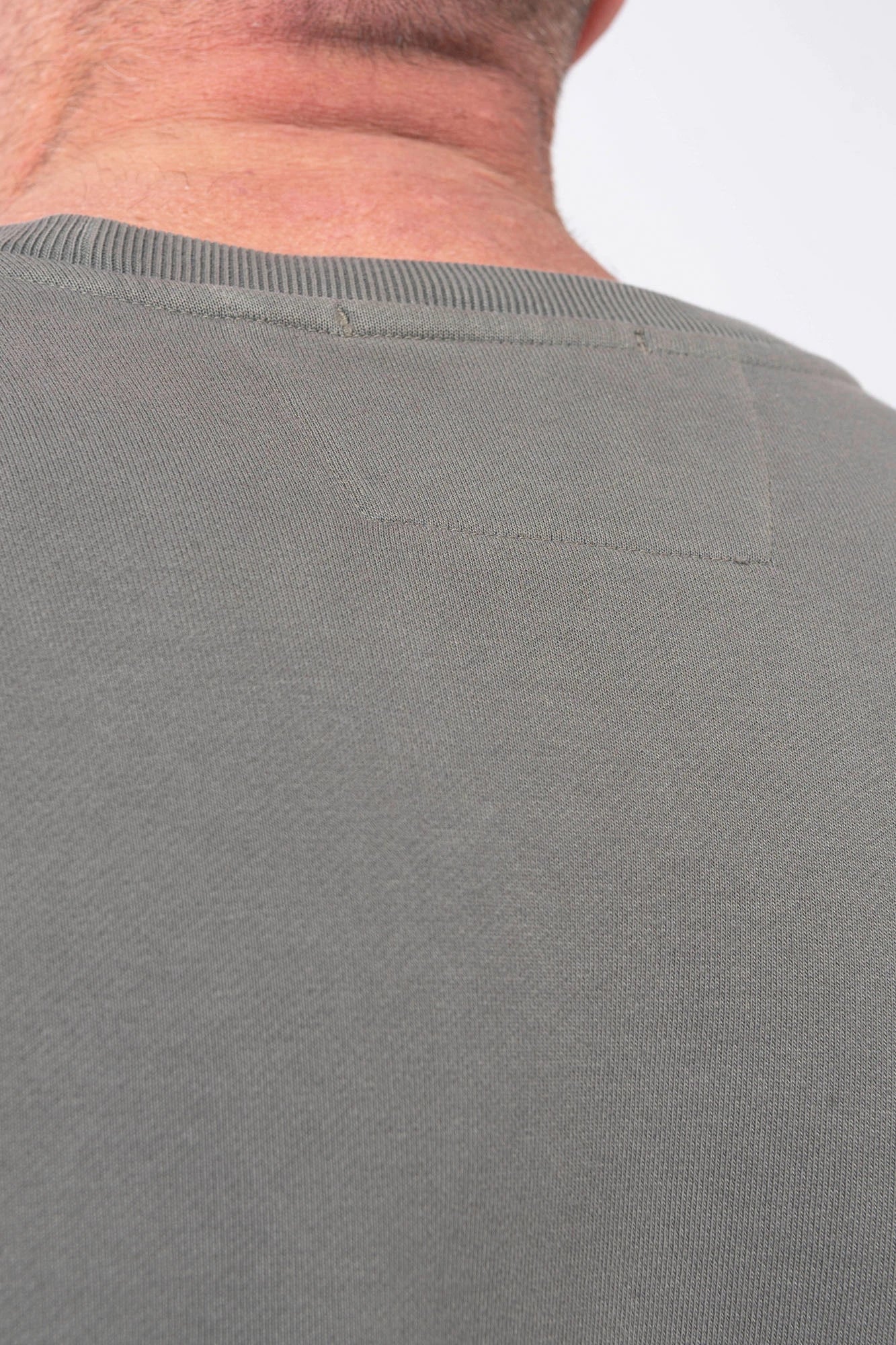 C.P. Company, Mens Sweatshirt, Grey, Gunmetal 921, Gray, Long Sleeves, Ribbed Hem, Ribbed Neck, Ribbed Cuffs, Polyester Logo Embroidery, Chest Embroidery, Massimo Osti, Chester Perry, Organic Cotton, Back Neck Fit Close-up. 