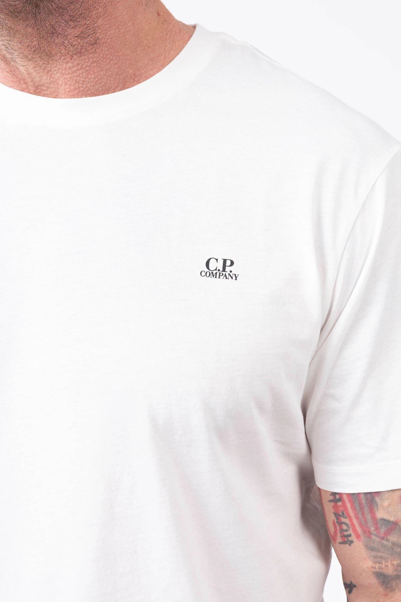 C.P. Company, Mens T-Shirt, Gauze White 103, 100% Organic Cotton, Short Sleeves, Round Neck, Crew Neck, Chest Logo Print, Back Goggles Print, Lightweight, Breathable, Massimo Osti, Chester Perry, British Saylor, Chest Print Close-up. 