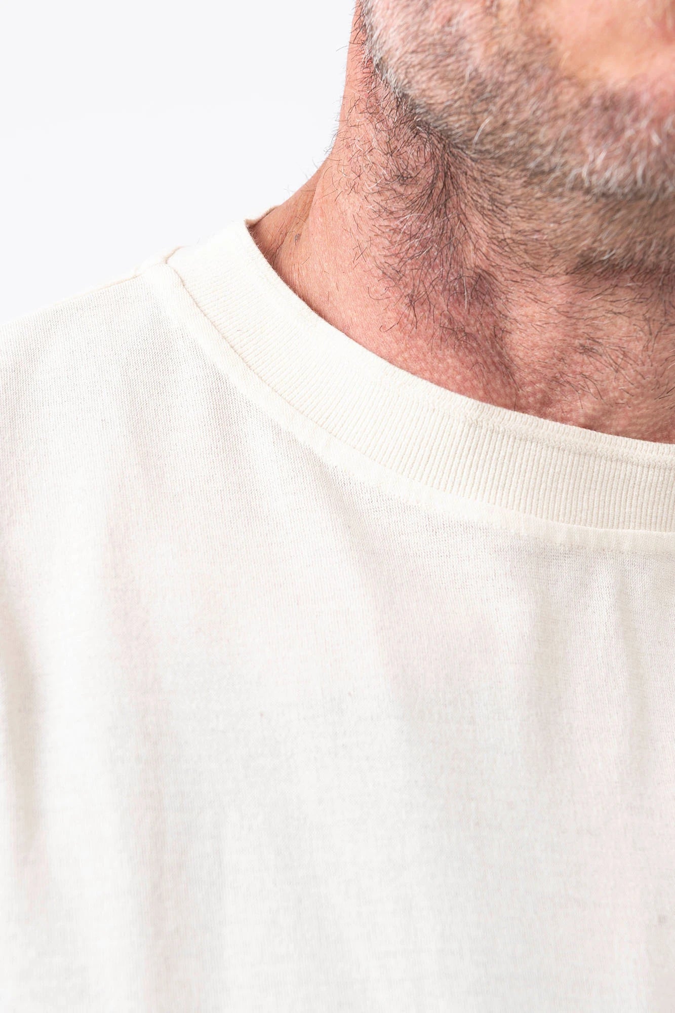 C.P. Company, Mens T-Shirt, White, Frozen Dew 114, Organic Cotton, One Color, Crew Neck, Round Neck, 100% Cotton, Ribbed Neckline and Sleeve Ends, Chester Perry, Massimo Osti, Made in Italy, Ribbed Neck Close-up. 