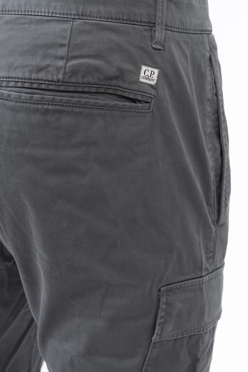 C.P. Company, Mens Pants, Gunmetal 921, Grey, Gray, Cargo Pockets, Stretch Cotton Sateen, Snap Closure Cargo Pockets, Side Pockets, Back Pockets, Belt Loops, Button Closure, Zip-Fly, Massimo Osti, Chester Perry, British Saylor, Signature Lens, Lens Pocket, Back Pocket Close-up View. 