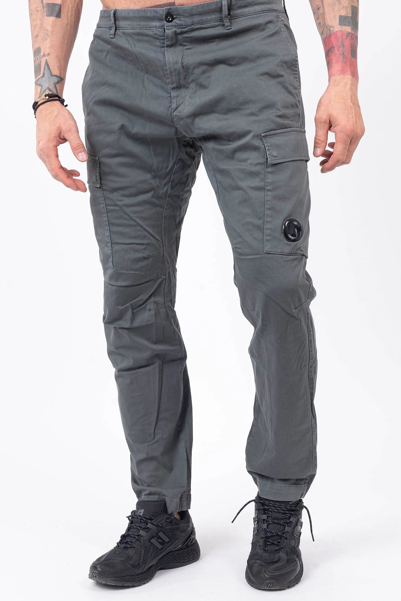 C.P. Company, Mens Pants, Gunmetal 921, Grey, Gray, Cargo Pockets, Stretch Cotton Sateen, Snap Closure Cargo Pockets, Side Pockets, Back Pockets, Belt Loops, Button Closure, Zip-Fly, Massimo Osti, Chester Perry, British Saylor, Signature Lens, Lens Pocket, Front Portrait Step Forward. 