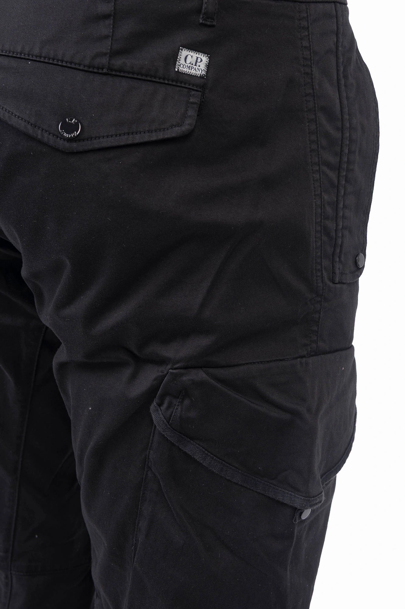 C.P. Company, Mens Cargo Pants, Black 999, Stretch Cotton Satin, Elastic, Cargo Pockets, Side Pockets, Belt Loops, Button Closure, Zip-Fly, Lens Pocket Detail, Massimo Osti, Chester Perry, British Saylor, Back Pocket Close-up. 
