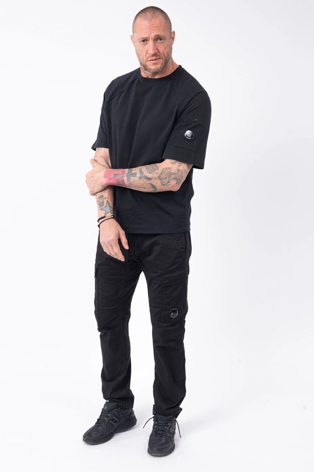 C.P. Company, Mens Pants, Black 999, Side Pockets, Cargo Flap Pockets, Lens Pocket Detail, Belt Loops, Button Closure, Zip-fly, Back Pockets, Stretch Cotton Sateen, Massimo Osti, Chester Perry, British Saylor, Full Body Front View. 