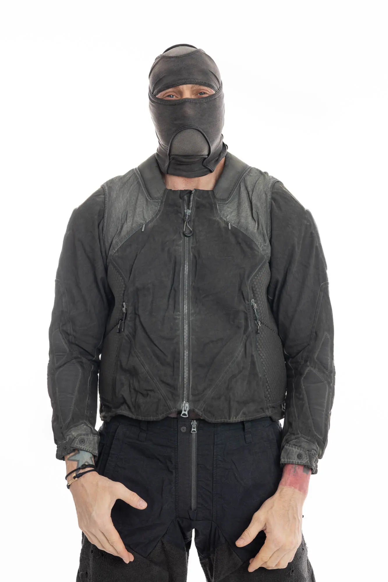 Hamcus, Mens Jacket, Dark Grey, Grey, Multicolor, Garment-Dyed, Detachable Sleeves, Adjustable Cuffs, Skimask, Module Construction, Wearable Sponge Panels, Side Zip Pockets, Multiple Zippers, Multiple Pockets, Front Portrait. 