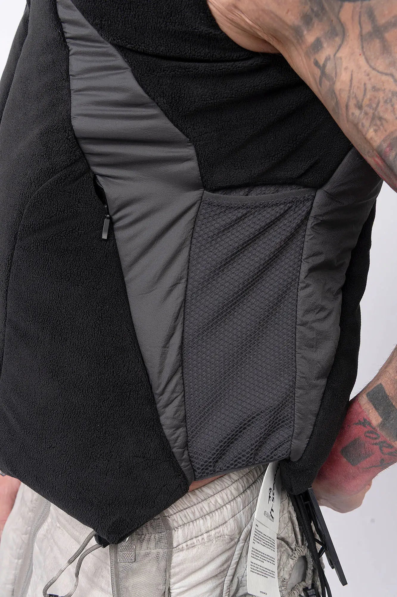 Hamcus, Mens Vest, Black, Fleece, Multi-Fabric Blend, Sleeveless, Full-Zip, Vislon Zipper, Plastic Zipper, Side Pockets, Breathable Back Mesh, Shoulder Zippers, Panel Construction, Patchwork Design, Centre Zip Closure, Ventilated, Side Breathability Mesh Showcase. 