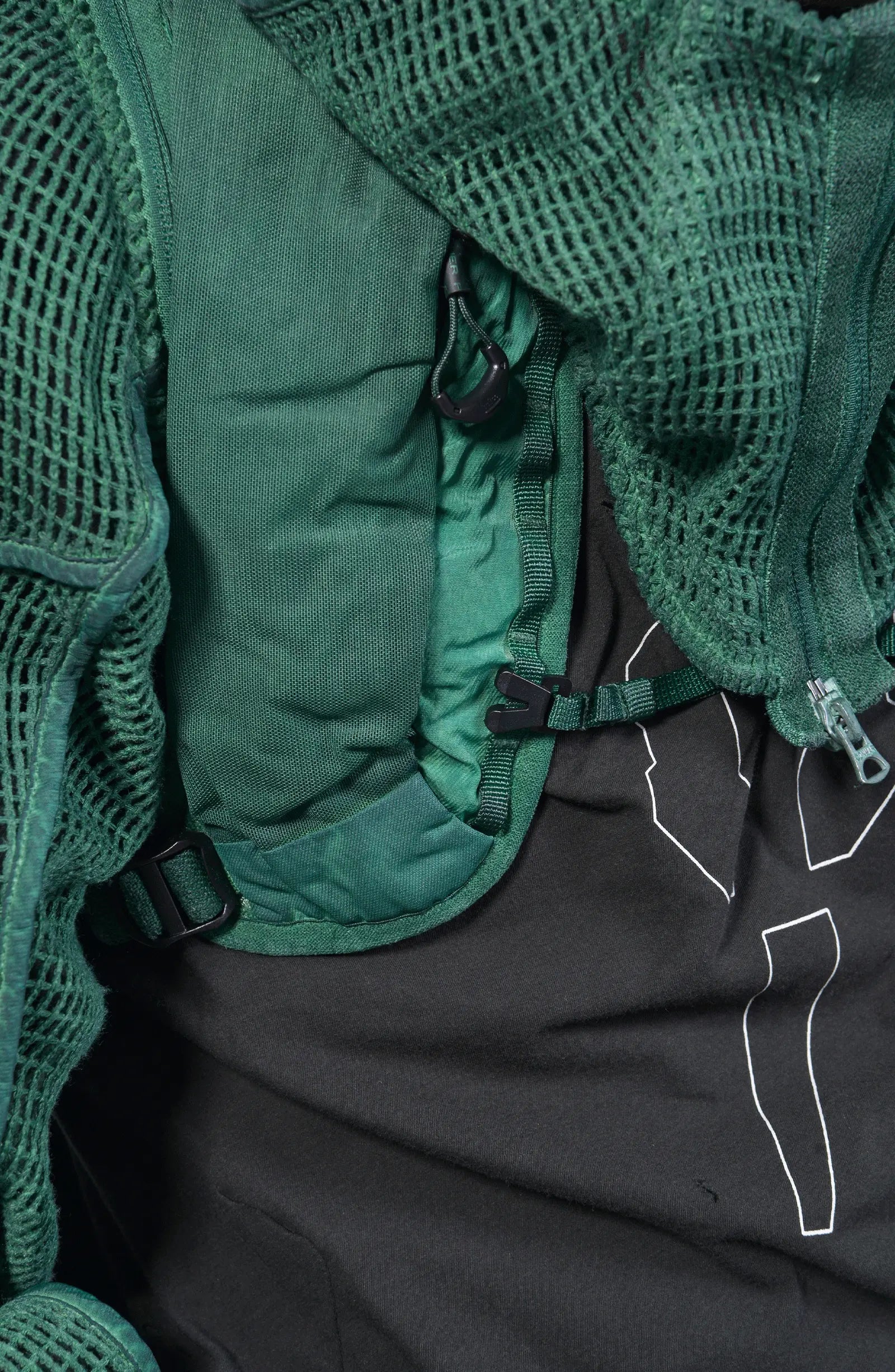 Hamcus, Mens Vest, Ultramarine Green, Mesh, Unisex, Breathable, Hooded, Long Sleeves, Detachable Sleeves, Pockets, Zippers, Zip Pockets, Buckle, Organic Cotton, Polyamide, Polyester, Elastane, Spandex, Elasticated Cuffs, Silver Tone Details, Pockets Close-up Showcase. 