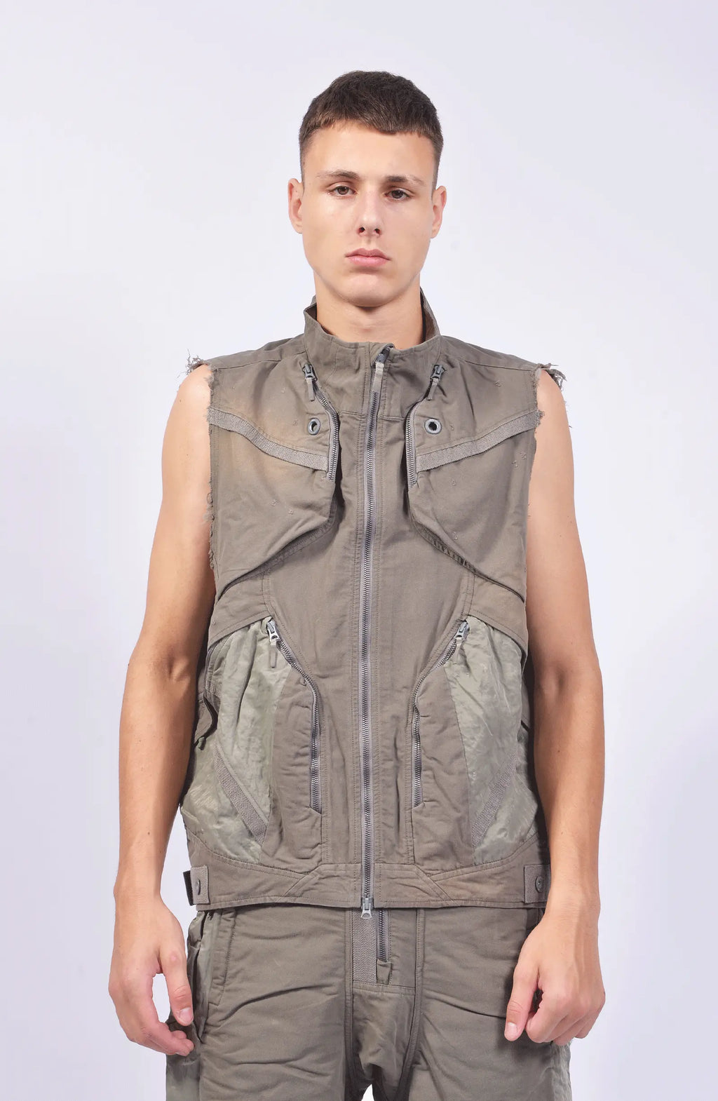 Hamcus, Mens Vest, Phantom Dark, Grey, Beige, Light Gray, Unisex, Multiple Pockets, Full-Zip, Side Zip Pockets, Zip Ventilation, Adjustable Elastic Waist, Modular Design, Panel Construction, Dyed, Silver-Tone Details, Front Portrait. 