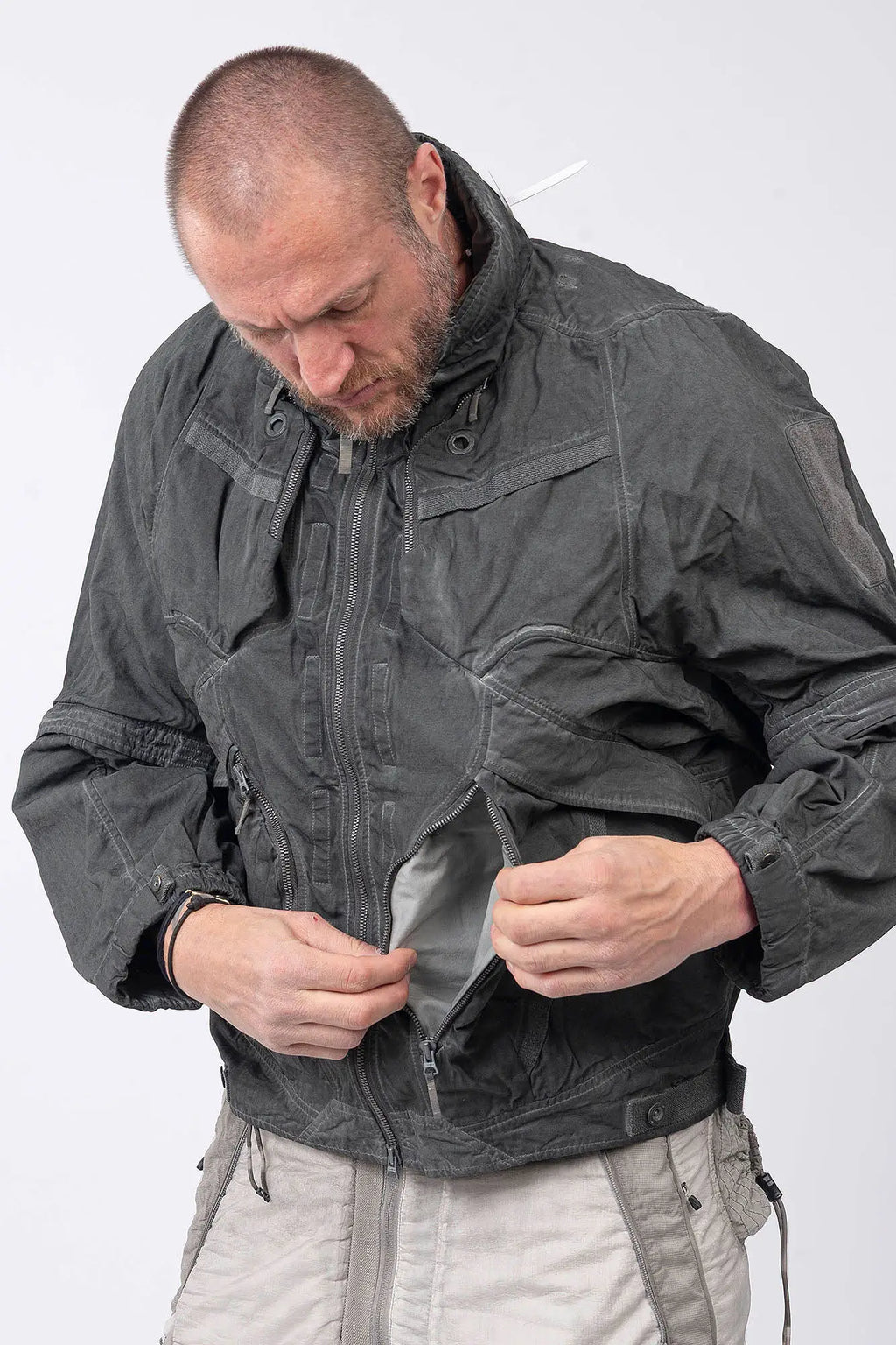 Hamcus, Mens Jacket, Fiend Grey, Dark Grey, Gray, Garment Dyed, Multiple Functional Pockets, Detachable Sleeves, Convertible Jacket, Full-Zip, Ventilation Eyelets, Zip Pockets, Centre Zip Closure, Detachable Lining Vest, Removable Vest Lining, 3-in-1 Garment, Convertible, Additional Pocket Showcase. 