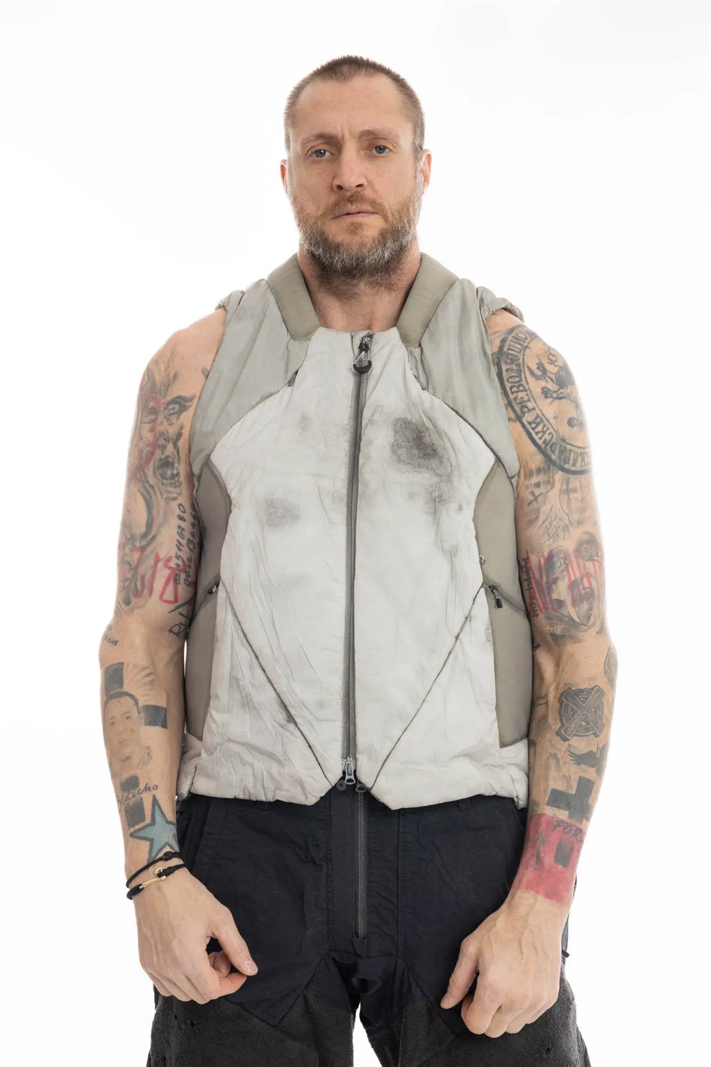 Hamcus, Mens Jacket, Beige, Light Grey, Light Brown, Full Zip, Removable Sleeves, Dual Module Jacket, Side Zip Pockets, Quilted with Thermolite, DWR Coated, Insulated, Ribbed Neck and Cuffs, Panel Construction, Removable Lining, Front Portrait. 