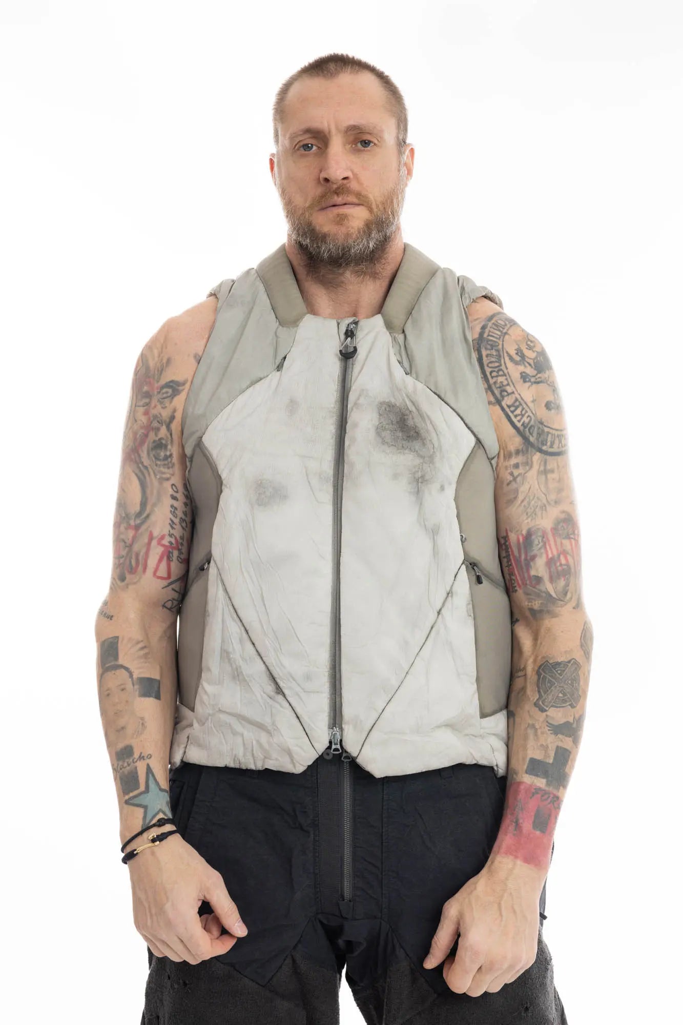 Hamcus, Mens Jacket, Beige, Light Grey, Light Brown, Full Zip, Removable Sleeves, Dual Module Jacket, Side Zip Pockets, Quilted with Thermolite, DWR Coated, Insulated, Ribbed Neck and Cuffs, Panel Construction, Removable Lining, Front Portrait. 