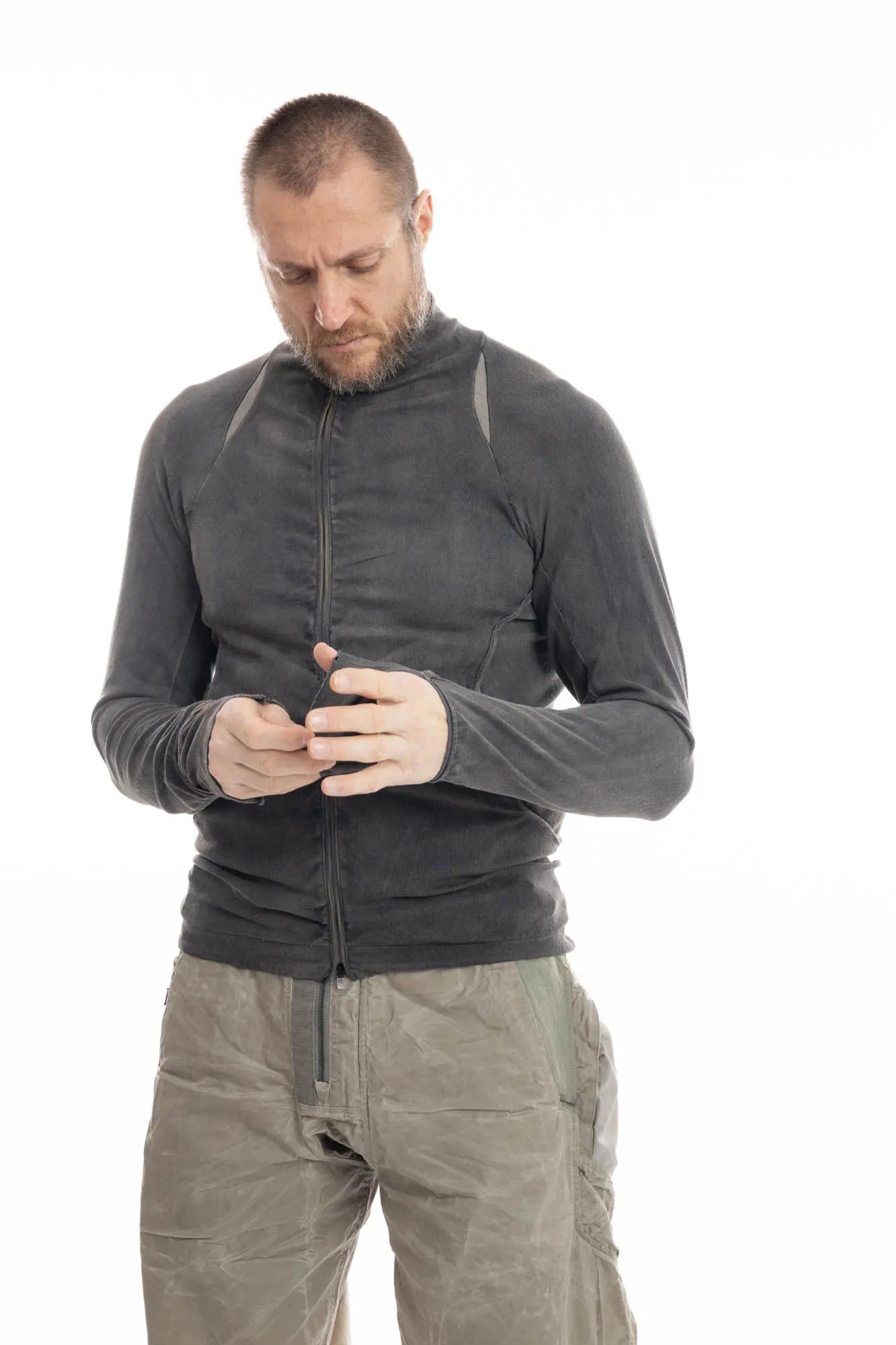Hamcus, Mens Jersey, Black, Zip Closure, Full Zip, Thumbholes, Long Sleeves, Cotton, Polyamide, Spandex, Elastane, Light Grey Shoulder Panels, Front View Thumbholes Showcase. 