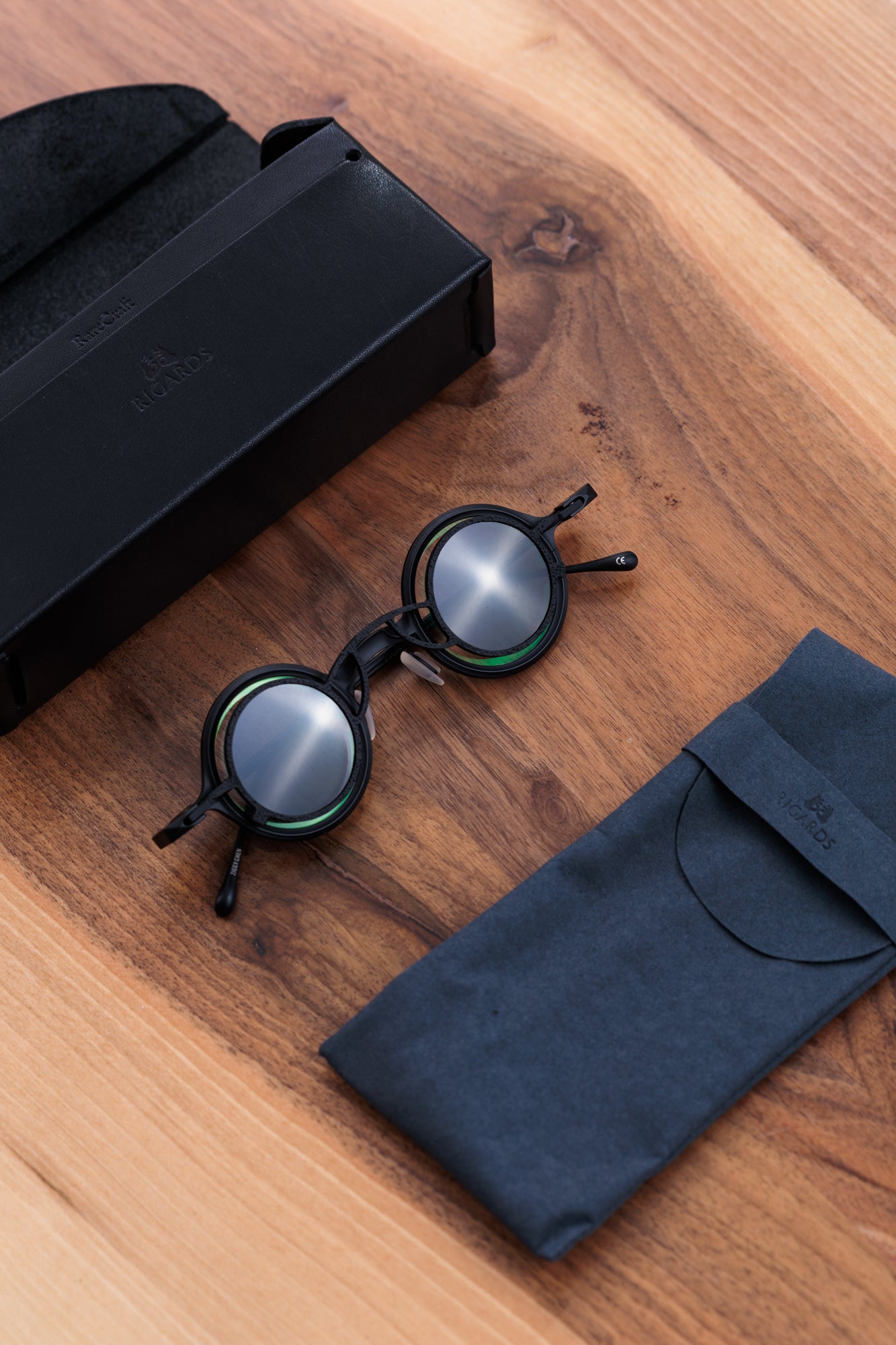 Rigards - Titanium Black & Black Clip