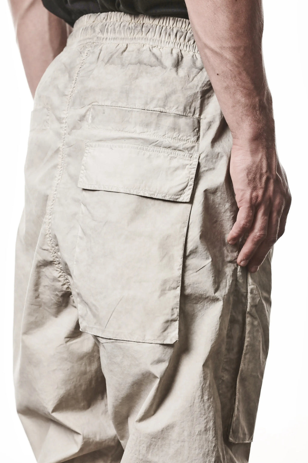 Thom Krom, Mens Pants, Vegetal Stone, Beige, Oversized, Wide-fit, Loose-fit, Large Front Pockets, Side Pockets, Back Pockets, Elasticated Waistband, Black Drawstring, Zip Pockets, YKK Zippers, Wide Ankles, Close-up Back Pocket View. 