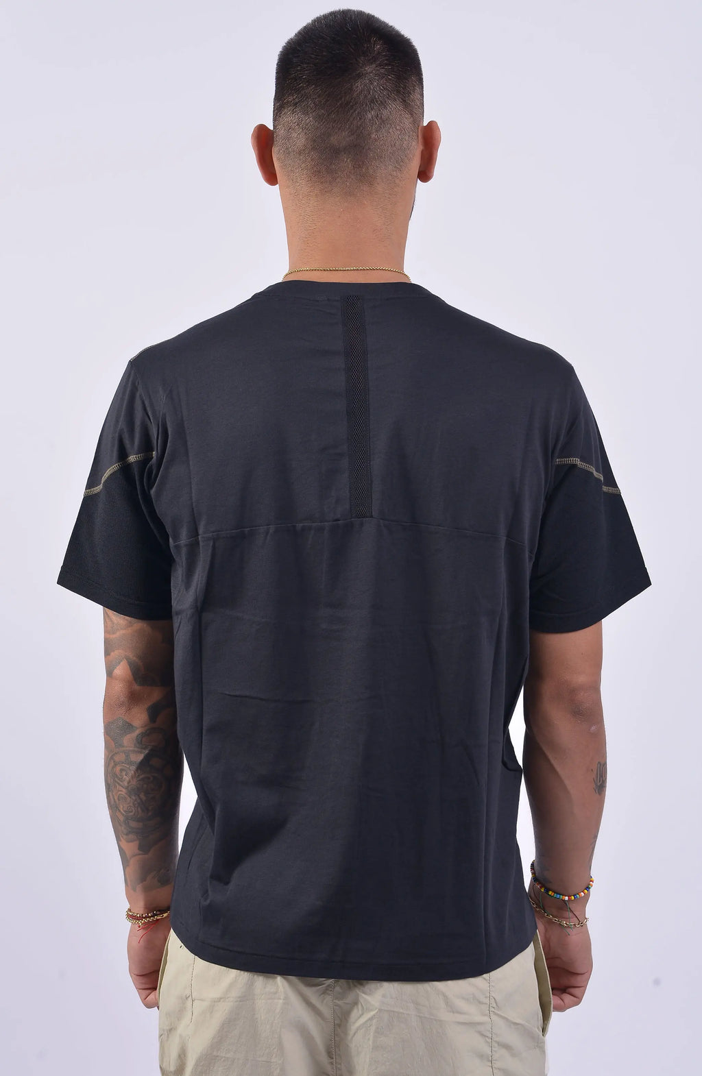 Nilmance, SS24-TE-03, Black, Contrasting Sleeve Seams, Zip Pockets, Side Pockets, Short Sleeves, Wide-fit, Crew Neck, Round Neck, Panel Construction, Back Portrait. 