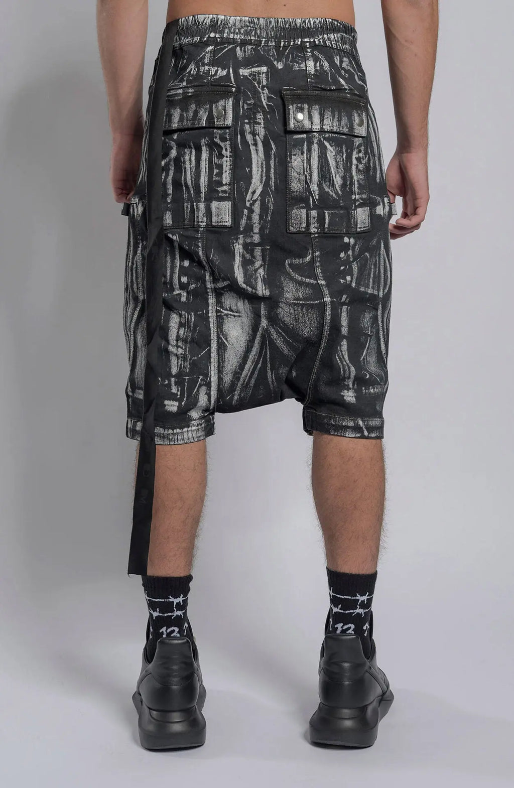 Rick Owens,Mens Shorts,Regular Fit,Low Crotch Pants,Elasticated Waistband With Drawstrings,Buttons Closure,Two Side Pockets With Zip Closure,Two At The Back With Snap Fasteners Closure,DRKSHDW Lace Detail, Back View.
