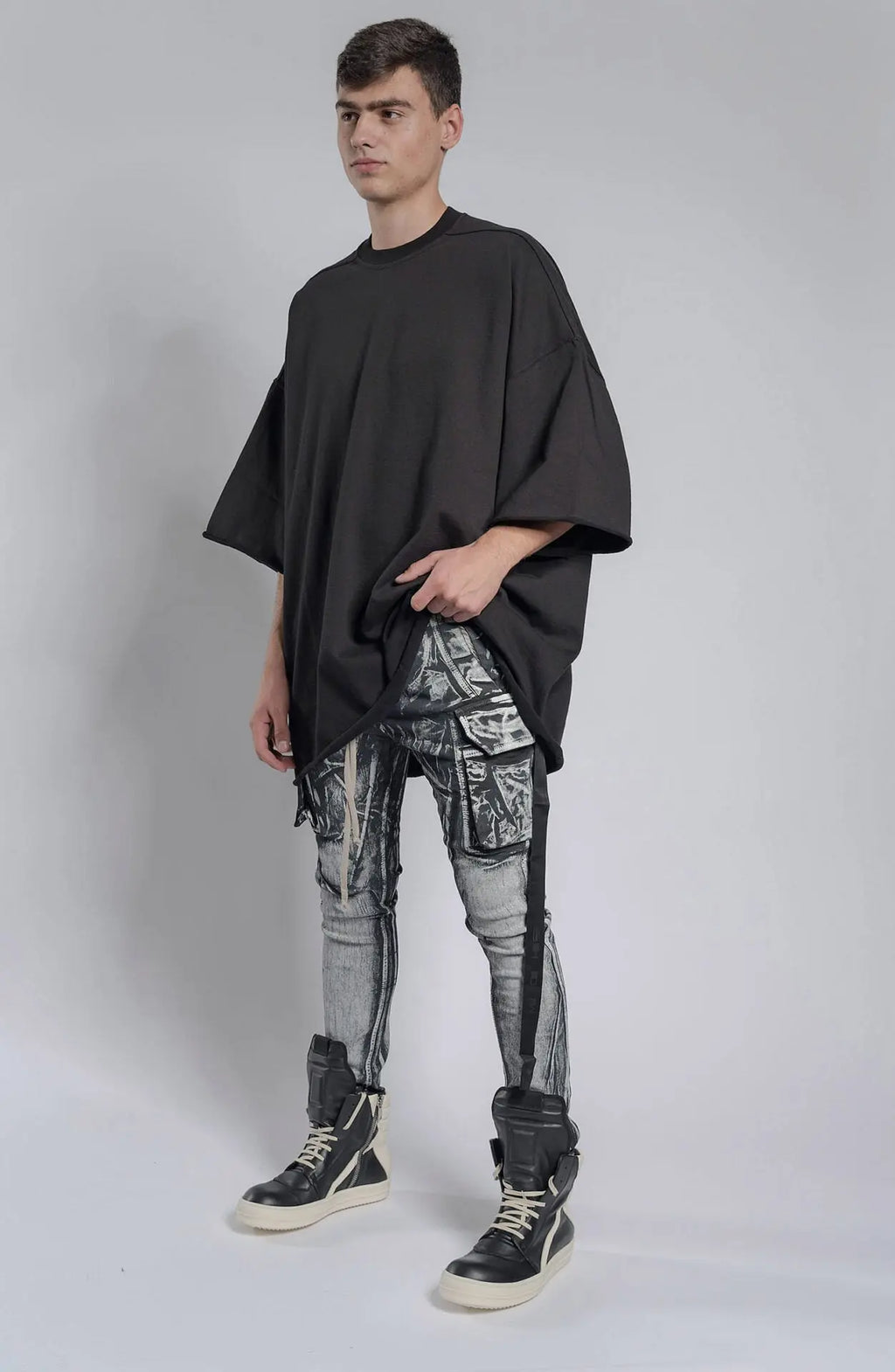 Rick Owens,Mens Denim Pants,Elastic Waistband,Drawstrings,Elastic Cuffs,Two Zippered Cargo Pockets On The Outer Thigh With Flaps,Two Back Patch Pockets With Flaps,Front View.
