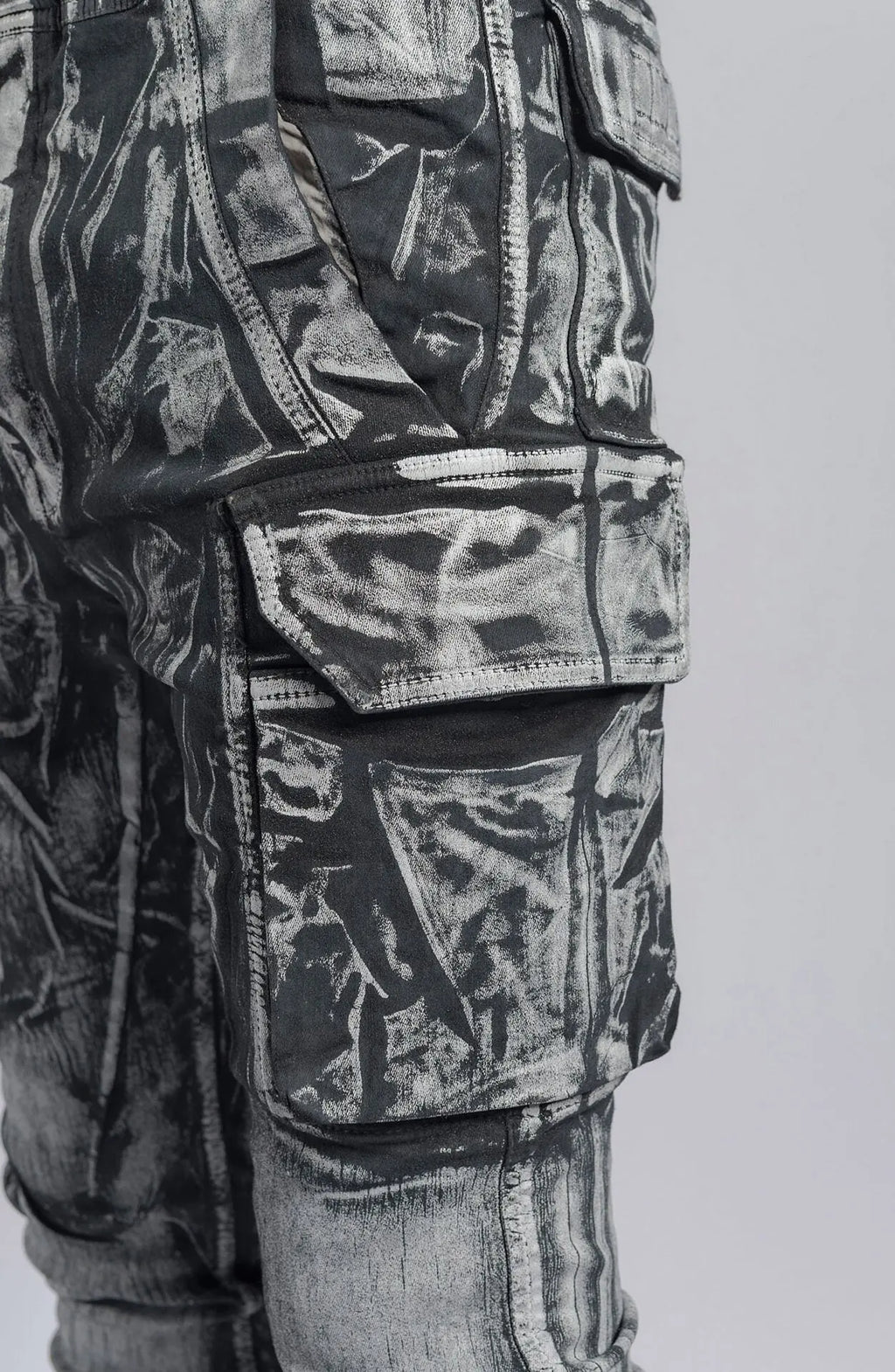 Rick Owens,Mens Denim Pants,Elastic Waistband,Drawstrings,Elastic Cuffs,Two Zippered Cargo Pockets On The Outer Thigh With Flaps,Two Back Patch Pockets With Flaps,Detailed View Of The Side Pocket.