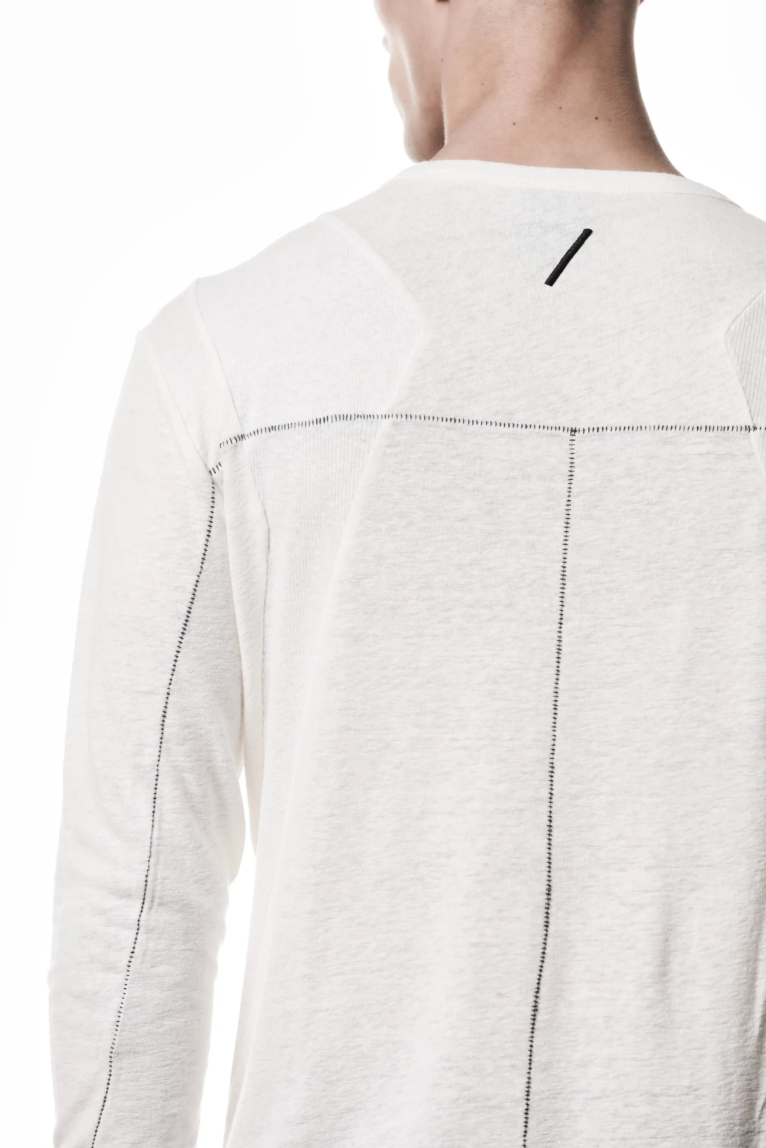 Thom Krom T-Shirt,Mens T-Shirt,Off White Cotton,Linen,Viscose,Logo Embroidery On The Back,Signature Back Seam, Round Crewneck ,Standart Lenght,Paneled Construction,Аsymmetrical Sleeve Seam , Backside Close up Photo