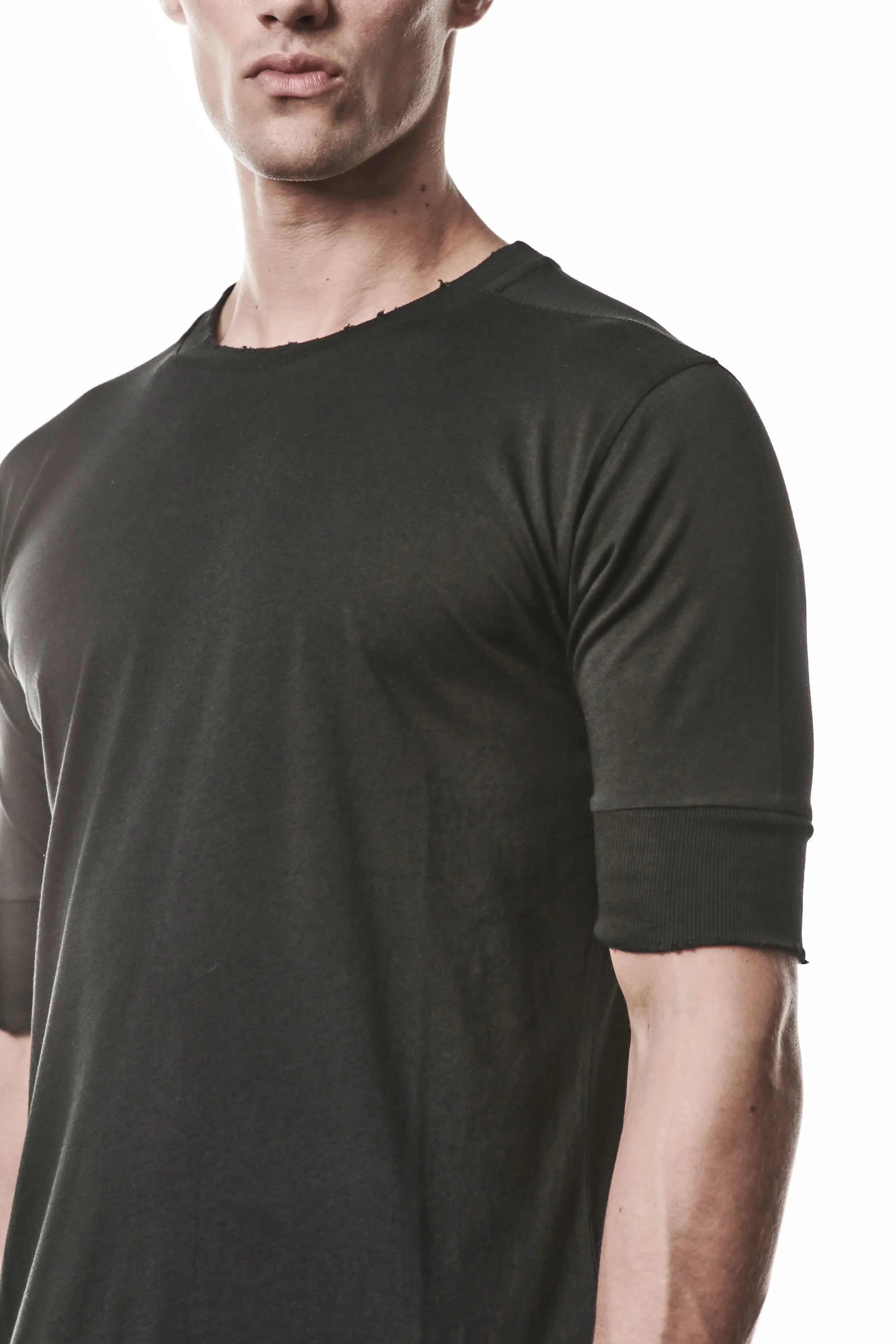 Thom Krom, Mens T-Shirt, Black, Cotton Modal Jersey, Ribbed Cuffs, Short Sleeves, Round Neck, Slim fit, Cuff Close-up. 