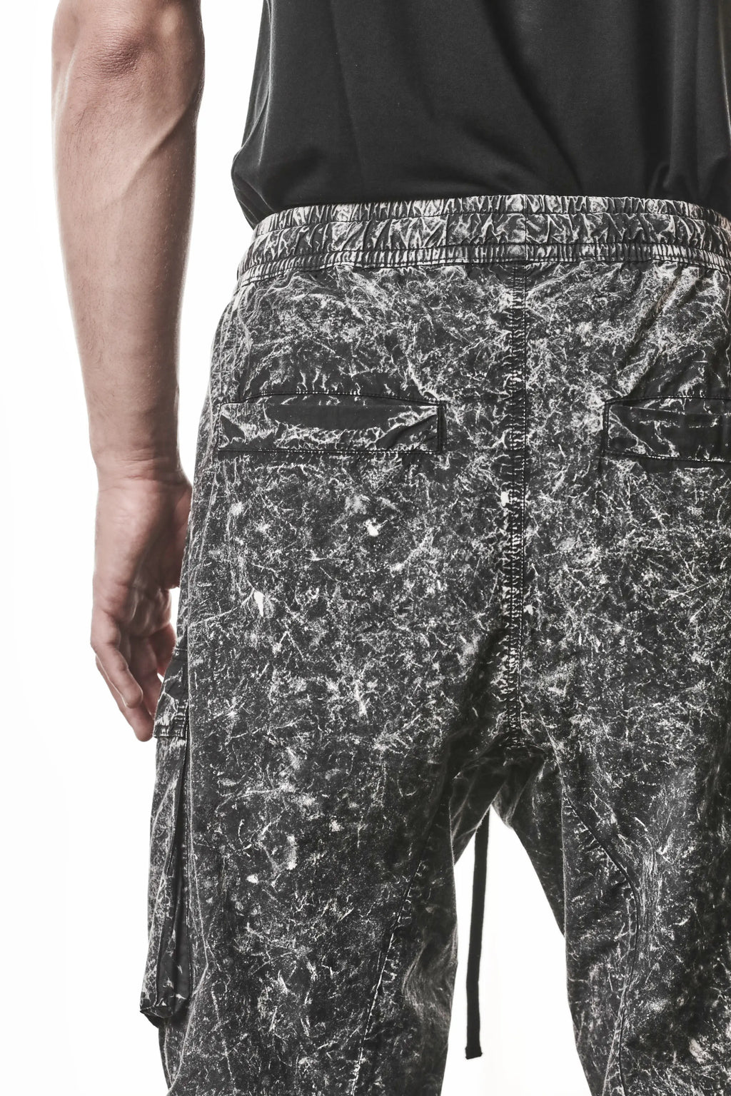 Thom Krom, Mens Trousers, Black, Cargo Pants, Zip Pockets, Side Pockets, Drawstring, Elasticated Waistband, Elasticated Ankle Cuffs, Drop-Crotch, Back Pockets, YKK Zippers, Back Pockets Close-up. 