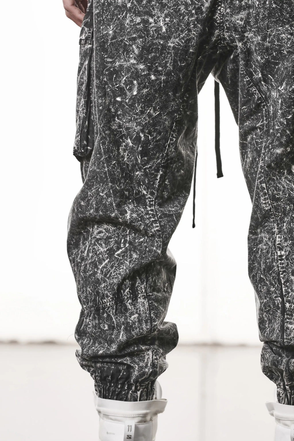Thom Krom, Mens Trousers, Black, Cargo Pants, Zip Pockets, Side Pockets, Drawstring, Elasticated Waistband, Elasticated Ankle Cuffs, Drop-Crotch, Back Pockets, YKK Zippers, Leg Fit Close-up. 