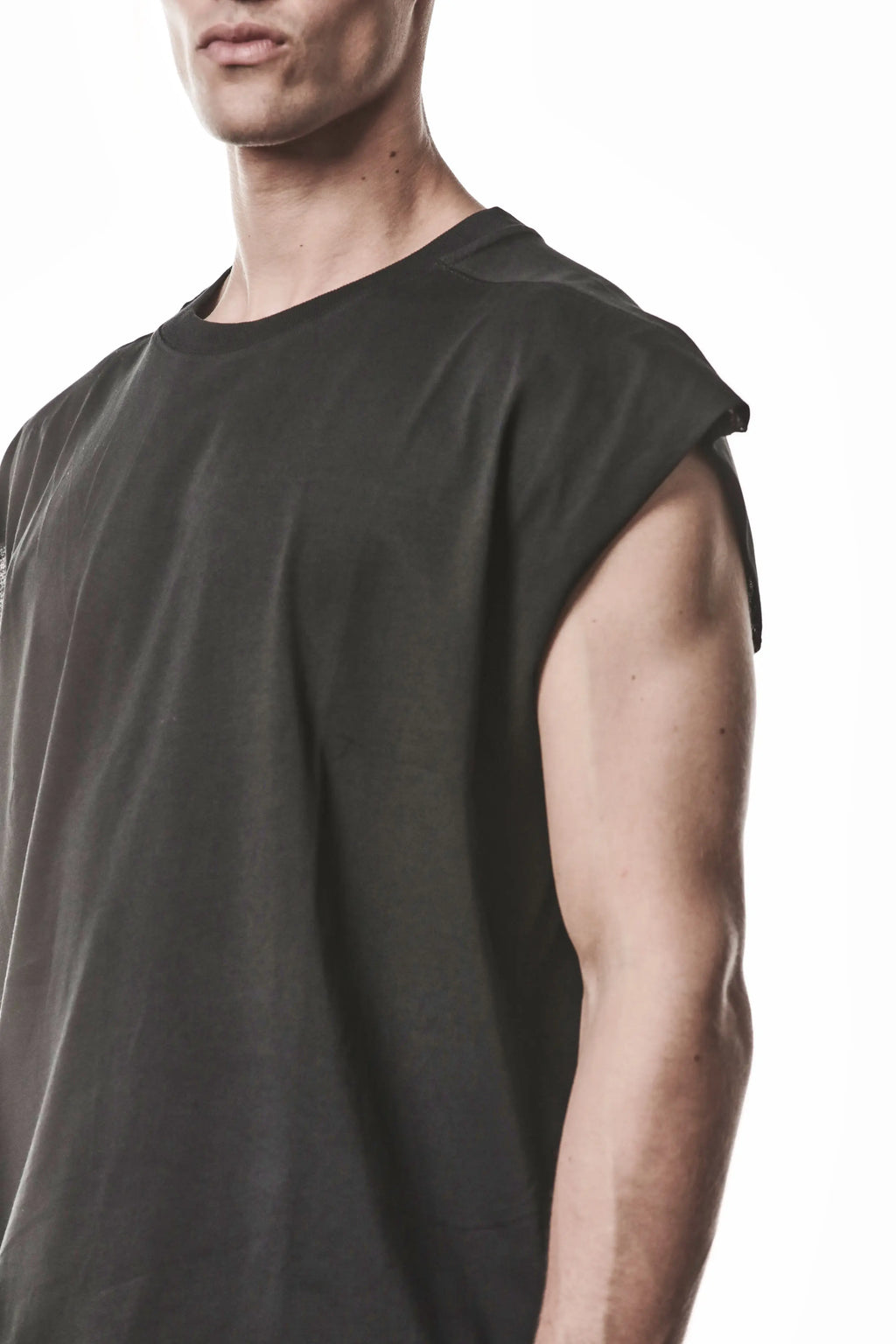 Thom Krom, Mens T-Shirt, Dark Used Grey, Dropped Shoulders, 100%Cotton, Cotton-Elastane Blend, Ribbed Neckline, Crewneck, Round Neck, Ribbed Hem, Breathable, 3/4 Close-up View. 