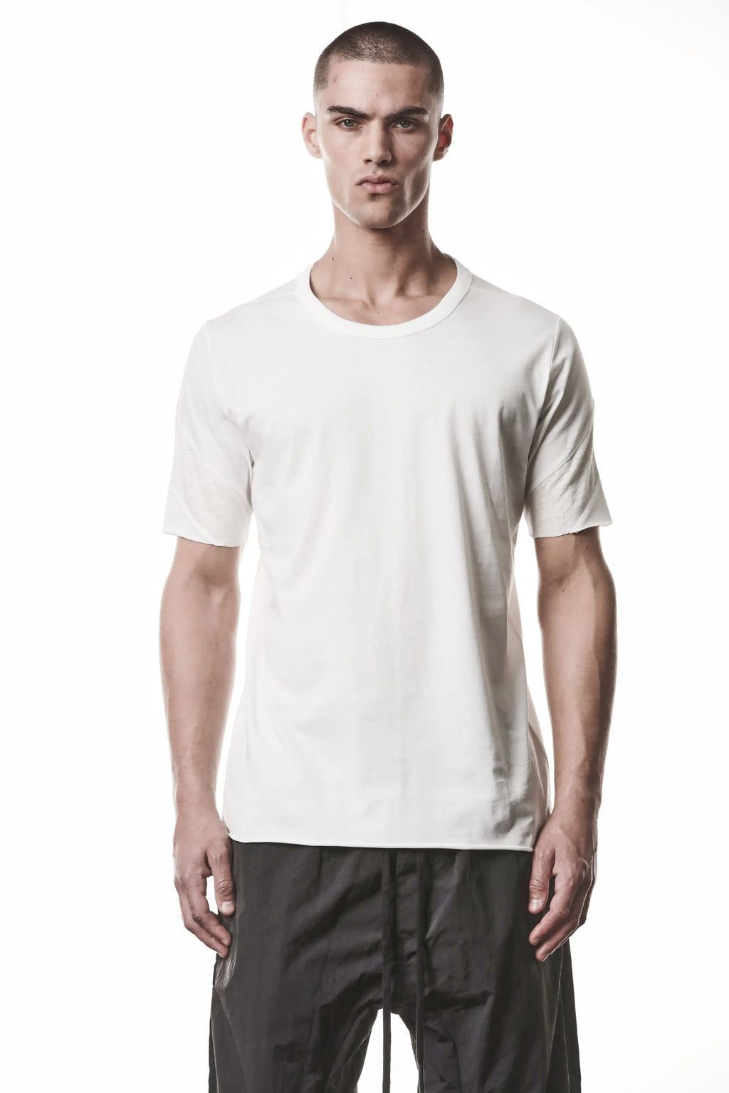 Thom Krom, Mens T-Shirt, White, Cotton Jersey with breathability Inserts, Viscose Linen Inserts, Crewneck, Short Sleeves, Lightweight, 100% Cotton, Front View. 