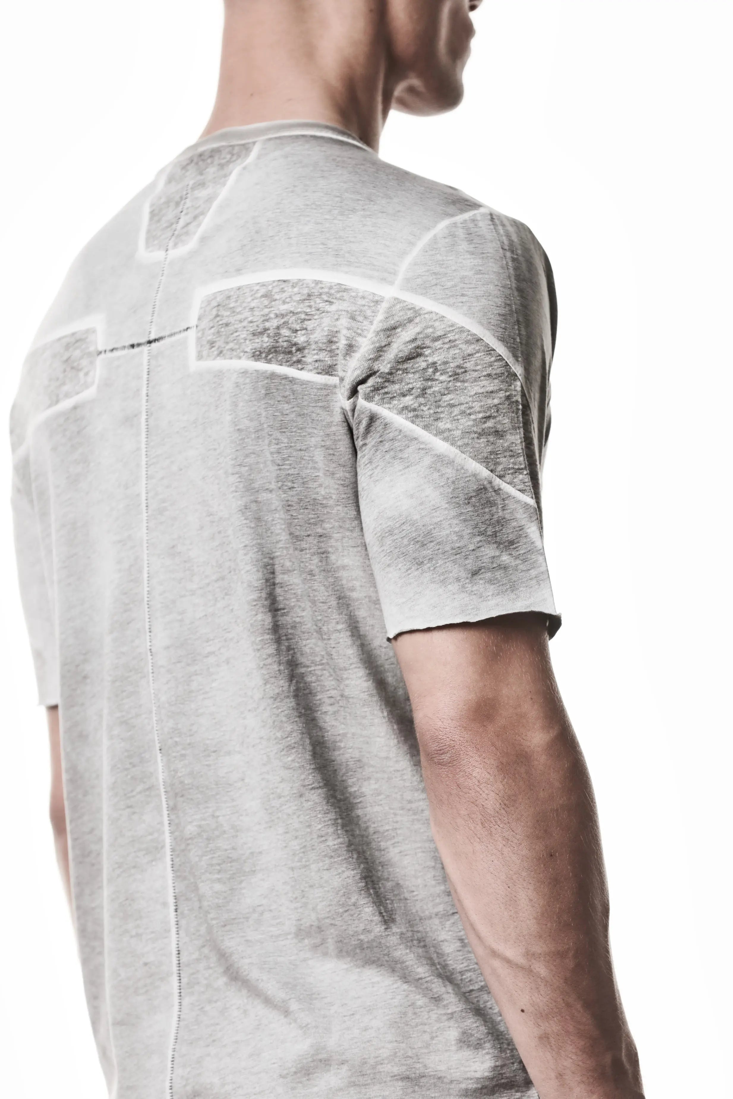 Thom Krom, Mens T-Shirt, Spray Grey, Cotton Jersey with breathability Inserts, Viscose Linen Inserts, Crewneck, Short Sleeves, Lightweight, 100% Cotton, Signature Cross Back Seams, The Night is your friend, my love, 3/4 Back View. 