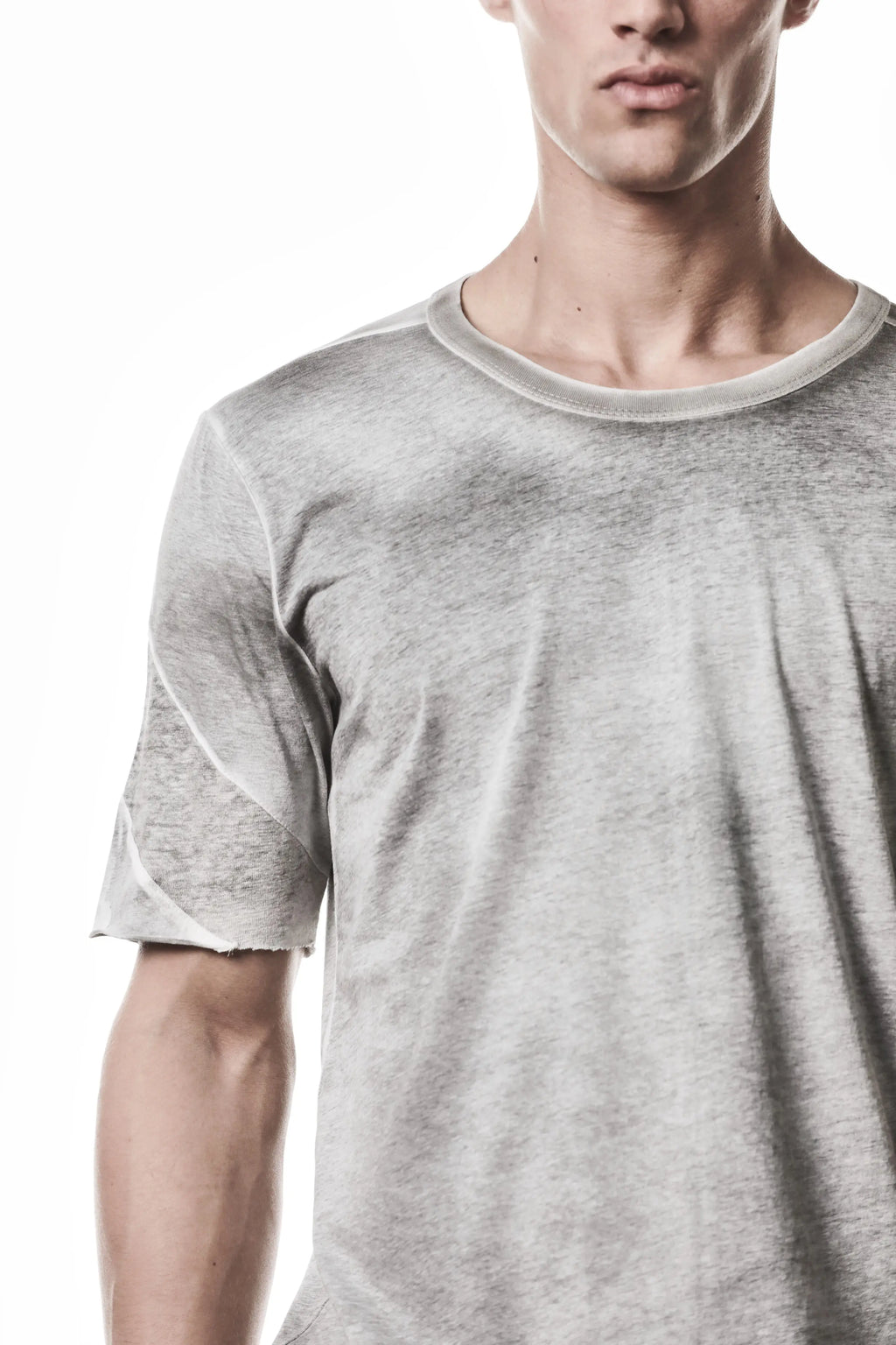 Thom Krom, Mens T-Shirt, Spray Grey, Cotton Jersey with breathability Inserts, Viscose Linen Inserts, Crewneck, Short Sleeves, Lightweight, 100% Cotton, Signature Cross Back Seams, The Night is your friend, my love, Right Shoulder Insert Close-up. 