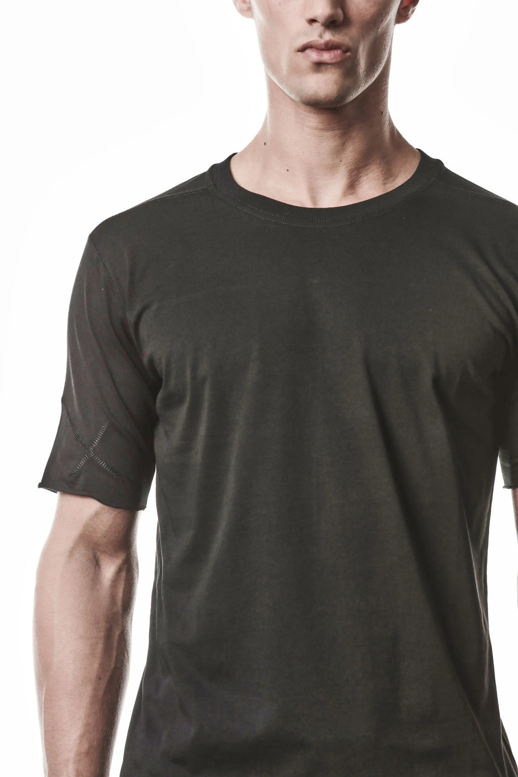 Thom Krom, Mens T-Shirt, Black, Raw-Cut Hem, Elastic Neck, 100% Cotton, Short Sleeves, Crewneck, Round Neck, White Cross Seams, Back Seams, Embroidered Logo, Sleeve Fit Showcase. 