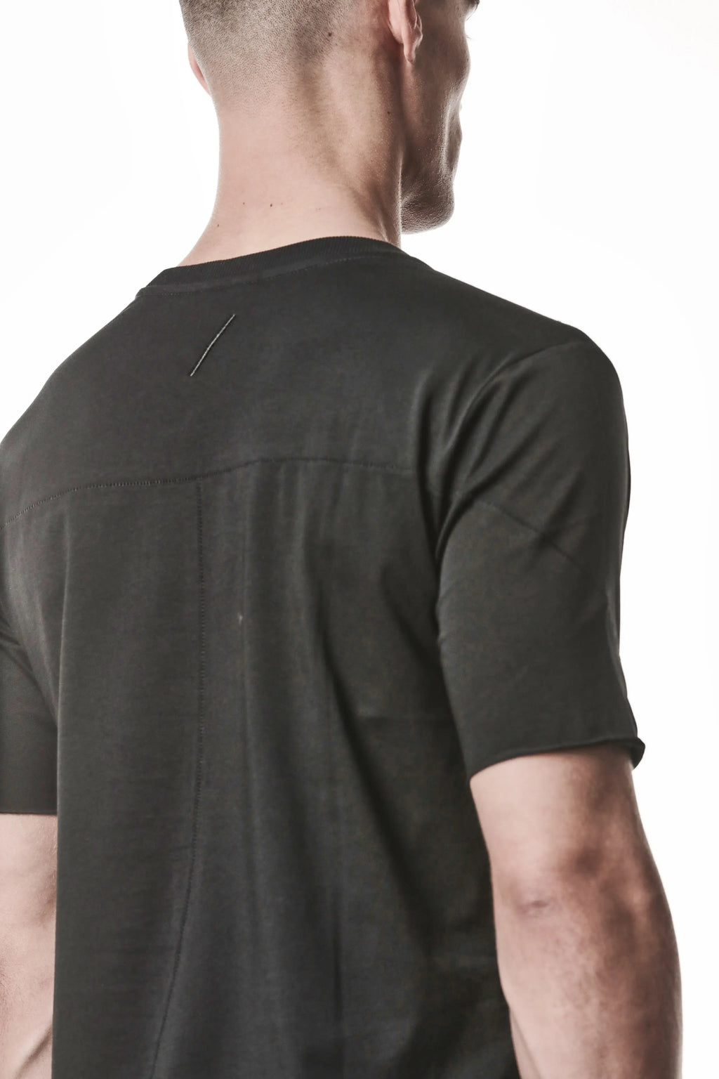 Thom Krom, Mens T-Shirt, Black, Raw-Cut Hem, Elastic Neck, 100% Cotton, Short Sleeves, Crewneck, Round Neck, White Cross Seams, Back Seams, Embroidered Logo, Back 3/4 Close-up View. 