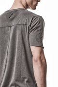 Thom Krom, Mens T-Shirt, Dark Used Grey, Raw-Cut Hem, Elastic Neck, 100% Cotton, Short Sleeves, Crewneck, Round Neck, Dark Seams, Back Seams, Embroidered Logo, Sleeve Fit Close-up. 