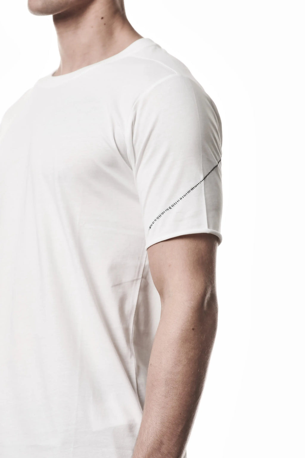 Thom Krom, Mens T-Shirt, Off-White, Raw-Cut Hem, Elastic Neck, 100% Cotton, Short Sleeves, Crewneck, Round Neck, Dark Seams, Back Seams, Embroidered Logo, Front 3/4 Sleeve Close-up. 