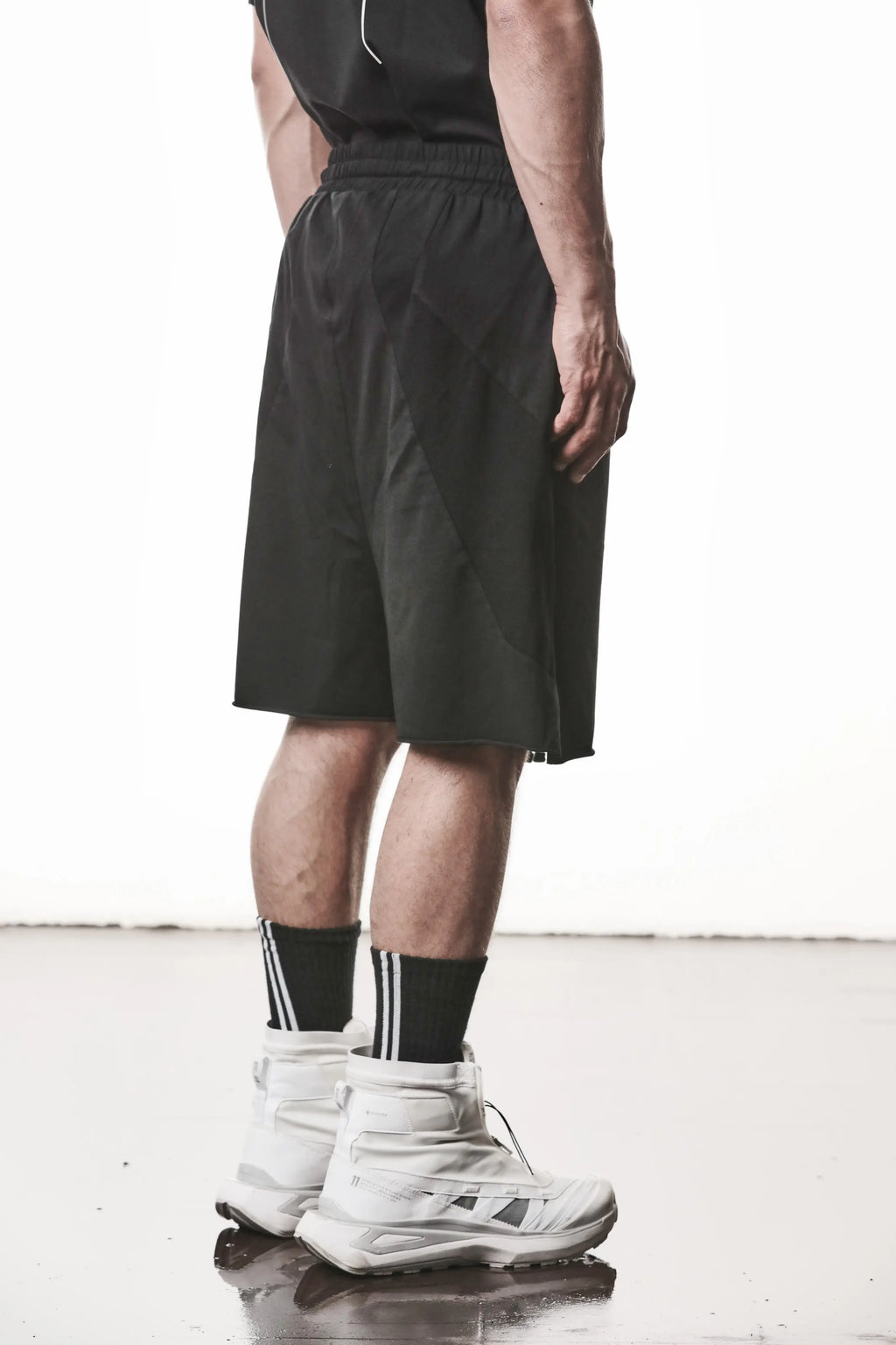 Thom Krom, Mens Shorts, Black, Stretch Cotton, Cotton-Elastane Blend, Spandex, Elasticated Waistband, Drawstring, Side Pockets, Raw-Cut Side Slits, Back 3/4 View. 