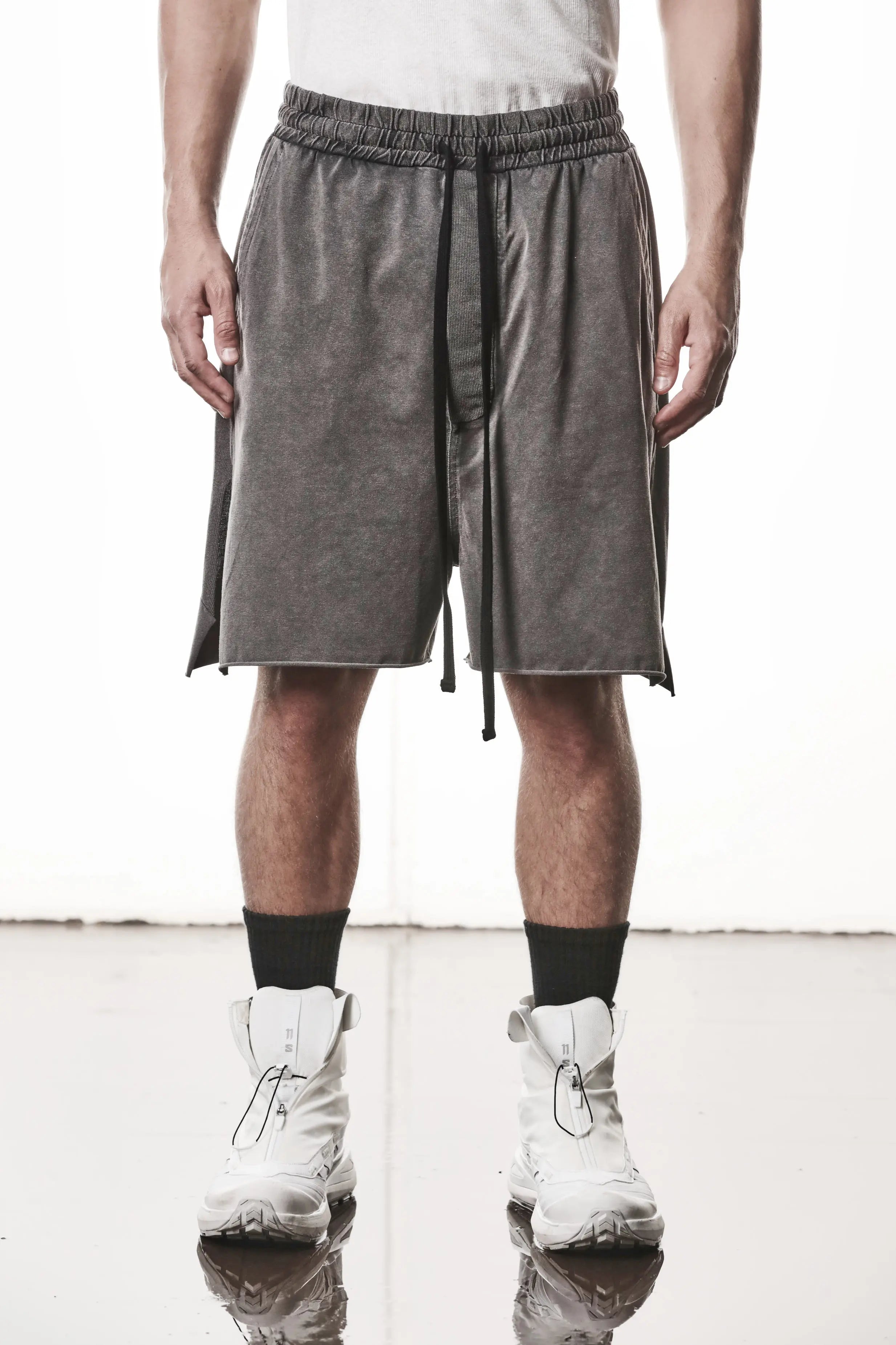 Thom Krom, Mens Shorts, Dark Used Grey, Stretch Cotton, Cotton-Elastane Blend, Spandex, Elasticated Waistband, Drawstring, Side Pockets, Raw-Cut Side Slits, Front Portrait. 