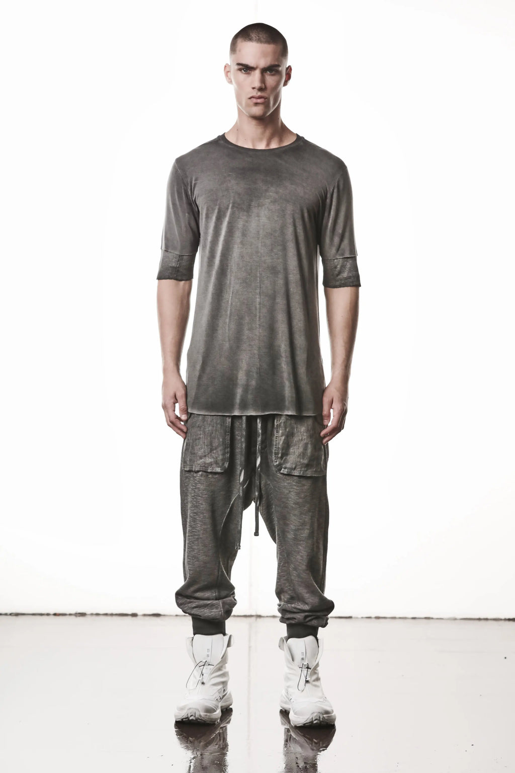Thom Krom T-Shirt,Mens T-Shirt,Light And Stretch Modal T-Shirt,Raw Cut Hem,Crew Neck,Double Layer Short Sleeves With Tone-On-Tone Ribbed Cotton And Linen Jersey Insert,Whole Body Photo