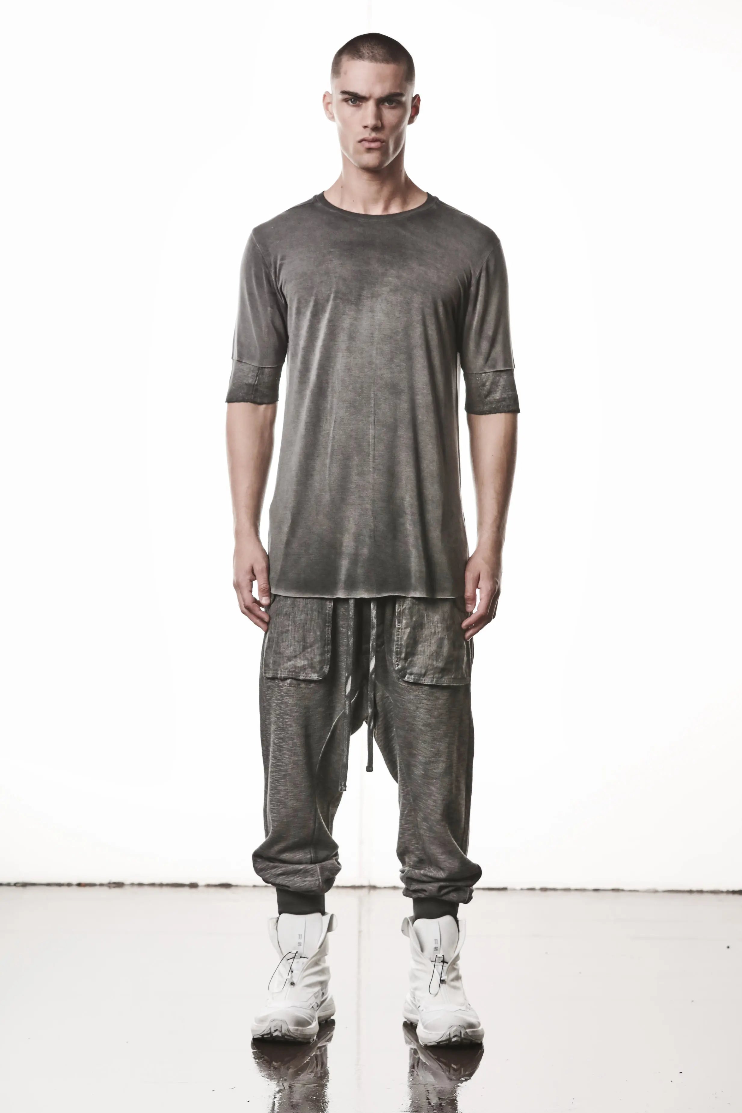 Thom Krom T-Shirt,Mens T-Shirt,Light And Stretch Modal T-Shirt,Raw Cut Hem,Crew Neck,Double Layer Short Sleeves With Tone-On-Tone Ribbed Cotton And Linen Jersey Insert,Whole Body Photo