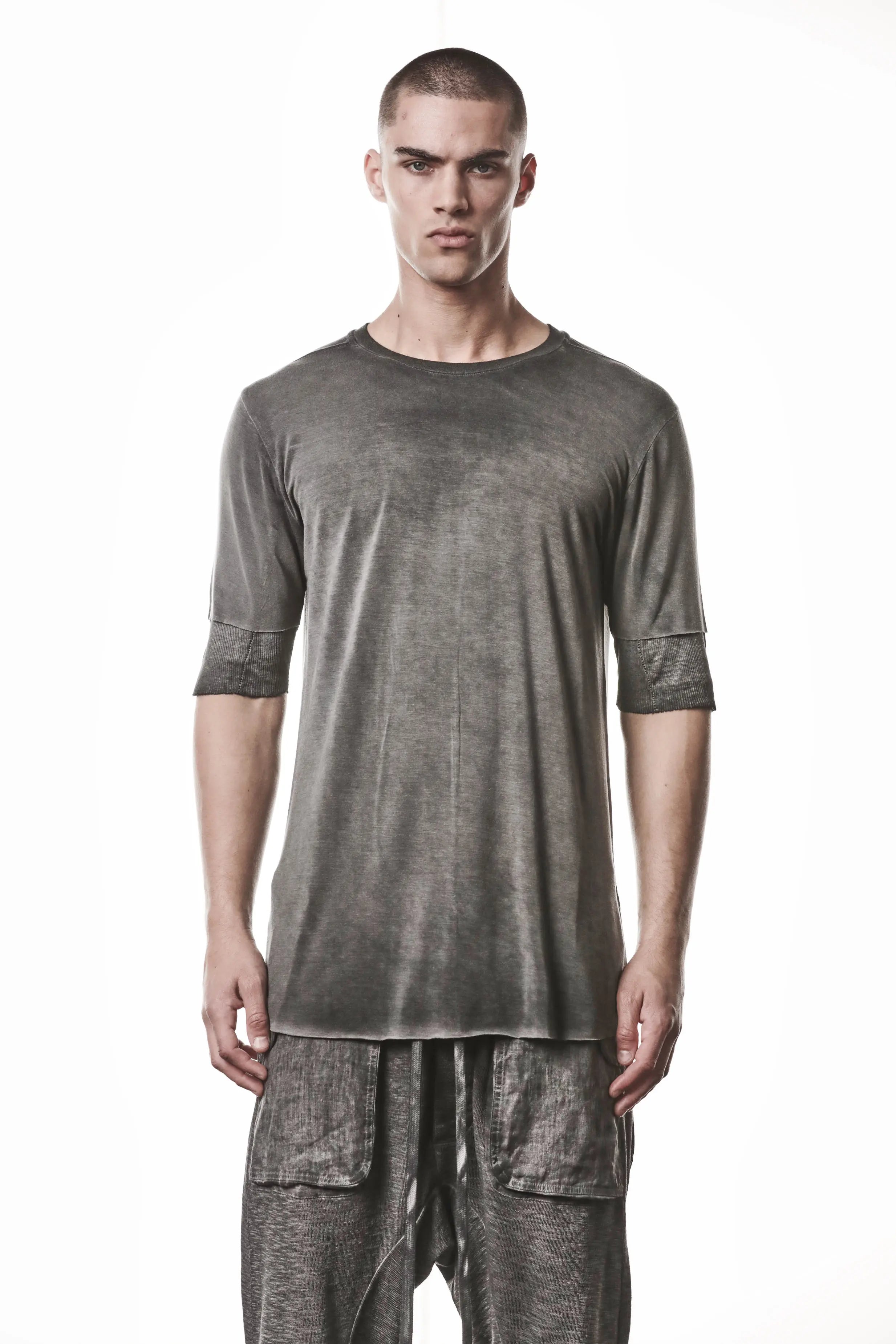 Thom Krom T-Shirt,Mens T-Shirt,Light And Stretch Modal T-Shirt,Raw Cut Hem,Crew Neck,Double Layer Short Sleeves With Tone-On-Tone Ribbed Cotton And Linen Jersey Insert,Upper Body Photo