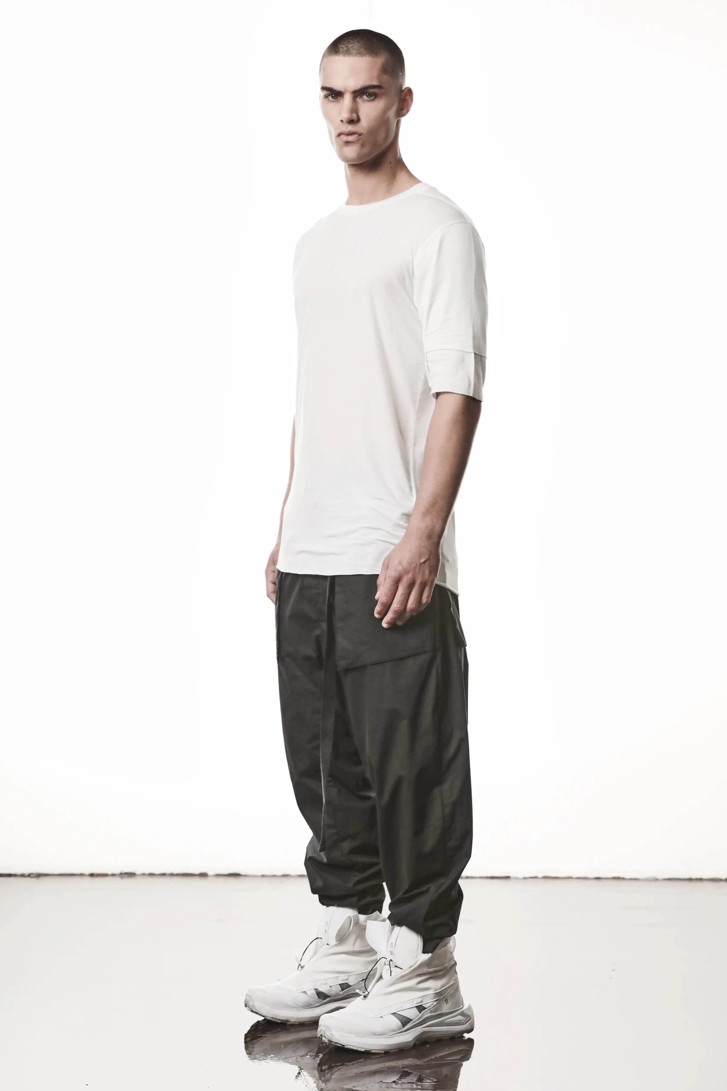 Thom Krom T-Shirt,Mens T-Shirt,Light And Stretch Modal T-Shirt,Raw Cut Hem,Crew Neck,Double Layer Short Sleeves With Tone-On-Tone Ribbed Cotton And Linen Jersey Insert,Side Angle Photo Whole Body