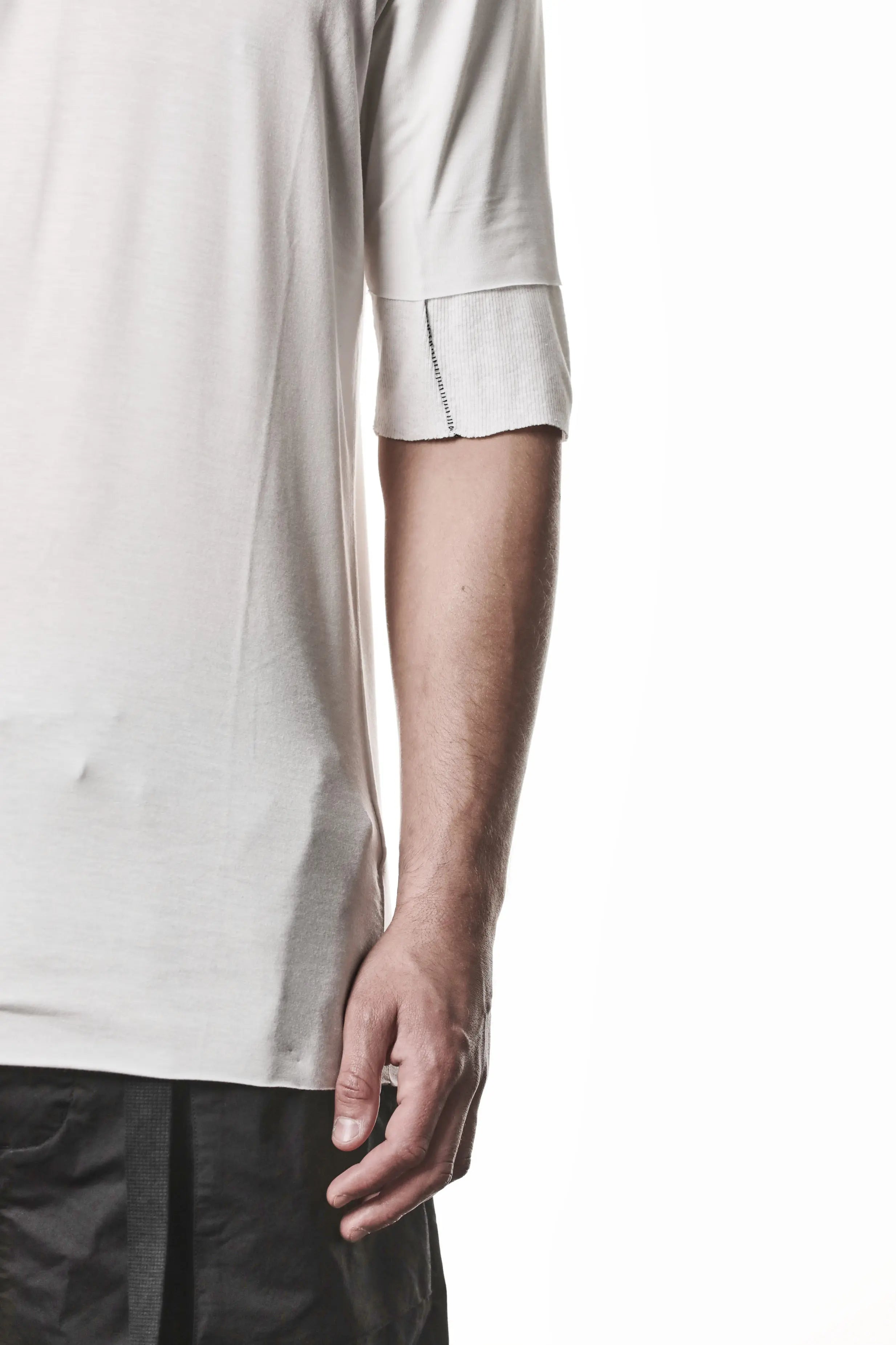Thom Krom T-Shirt,Mens T-Shirt,Light And Stretch Modal T-Shirt,Raw Cut Hem,Crew Neck,Double Layer Short Sleeves With Tone-On-Tone Ribbed Cotton And Linen Jersey Insert,Detailed Photo