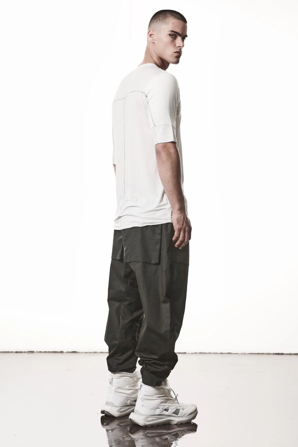Thom Krom T-Shirt,Mens T-Shirt,Light And Stretch Modal T-Shirt,Raw Cut Hem,Signature Back Seam,Crew Neck,Double Layer Short Sleeves With Tone-On-Tone Ribbed Cotton And Linen Jersey Insert, Side Angle Whole Body Photo 
