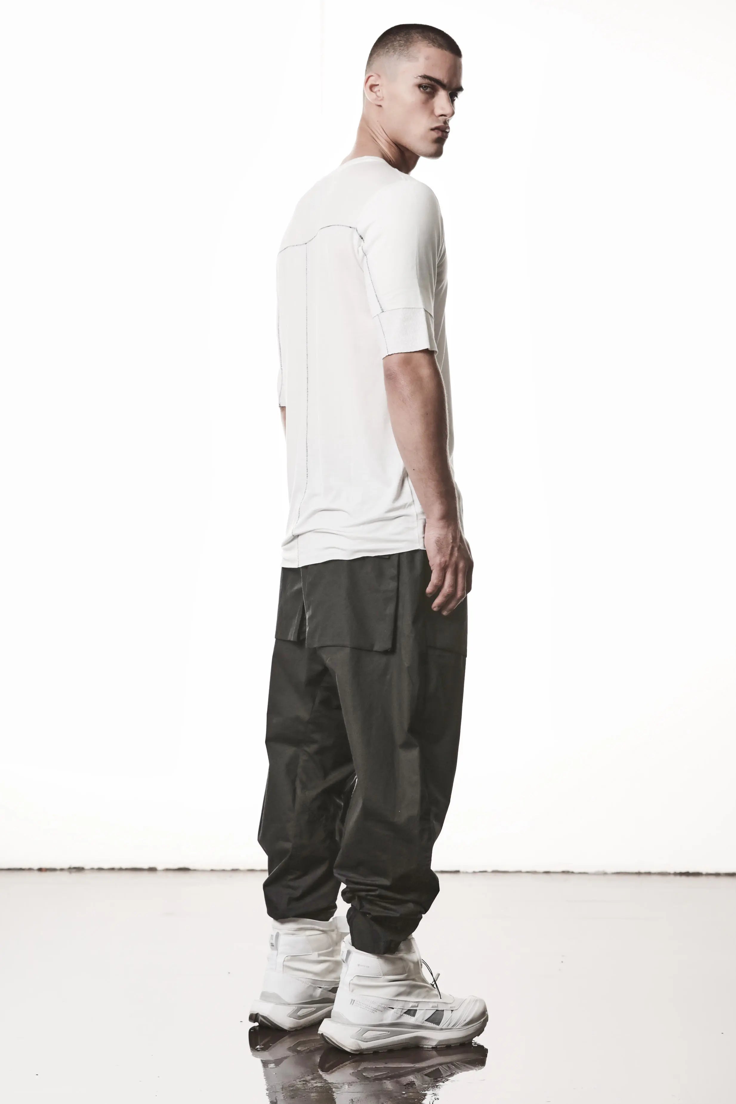 Thom Krom T-Shirt,Mens T-Shirt,Light And Stretch Modal T-Shirt,Raw Cut Hem,Signature Back Seam,Crew Neck,Double Layer Short Sleeves With Tone-On-Tone Ribbed Cotton And Linen Jersey Insert, Side Angle Whole Body Photo 