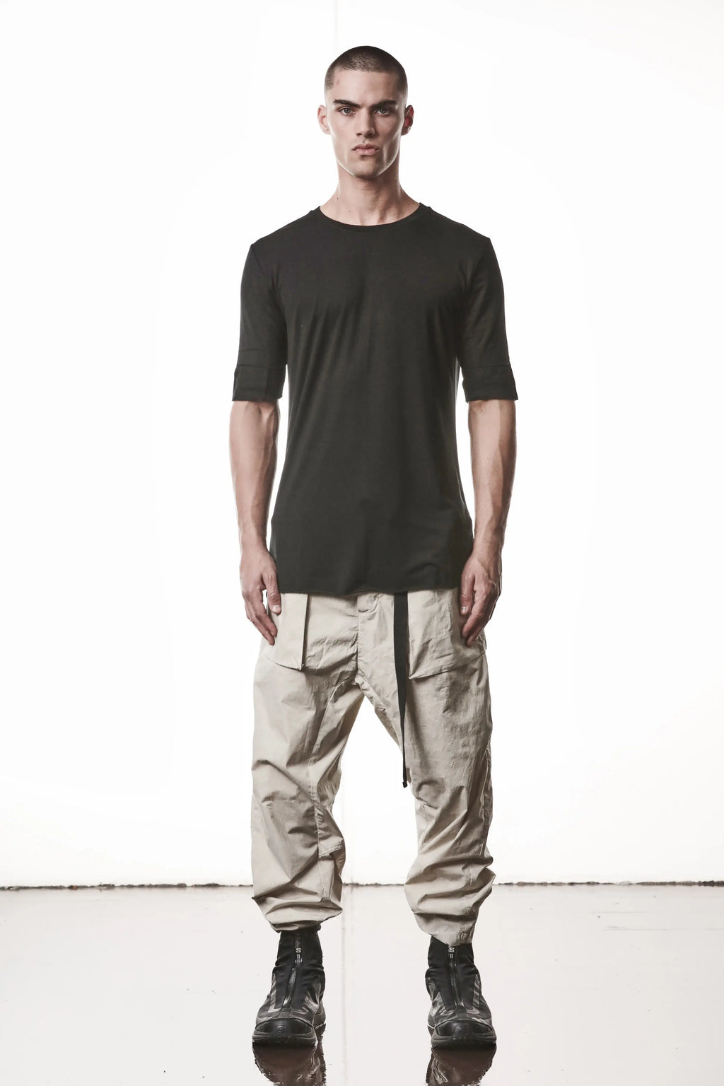 Thom Krom T-Shirt,Mens T-Shirt,Light And Stretch Modal T-Shirt,Raw Cut Hem,Crew Neck,Double Layer Short Sleeves With Tone-On-Tone Ribbed Cotton And Linen Jersey Insert,Whole Body Photo