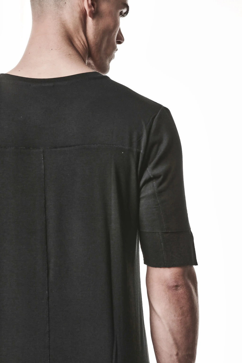 Thom Krom T-Shirt,Mens T-Shirt,Light And Stretch Modal T-Shirt,Raw Cut Hem,Crew Neck,Double Layer Short Sleeves With Tone-On-Tone Ribbed Cotton And Linen Jersey Insert, Signature Back Seam,Side Angle Detailed Photo