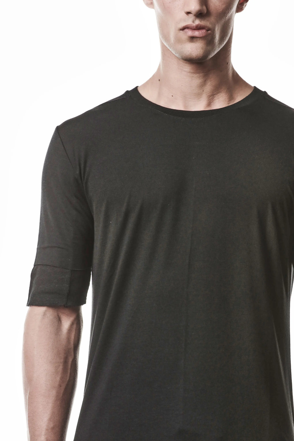 Thom Krom T-Shirt,Mens T-Shirt,Light And Stretch Modal T-Shirt,Raw Cut Hem,Crew Neck,Double Layer Short Sleeves With Tone-On-Tone Ribbed Cotton And Linen Jersey Insert,Upper Body Close Up Photo