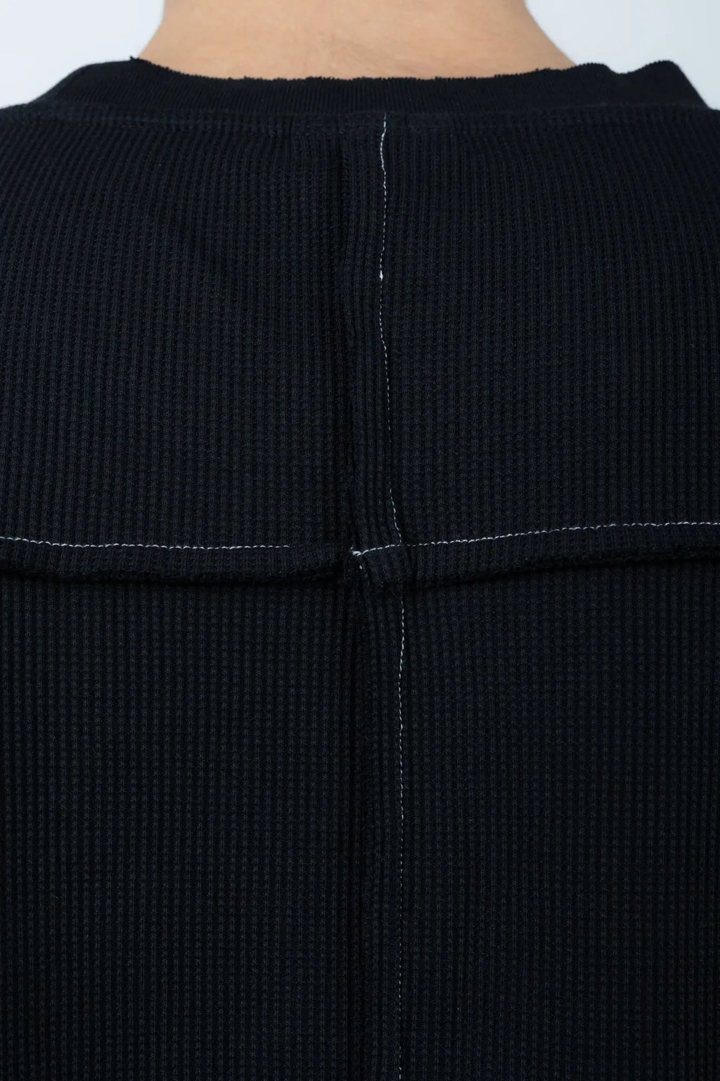 Thom Krom T-Shirt,Mens T-Shirt,Round Neck,Three-Quarter Sleeve T-Shirt,Raw Cut Hem,Cut Seams Outside With Contrast Design Stitchings,Raw Hem Cuffs,Structured Soft Jersey Material,Detailed Photo Of The Stitchings.