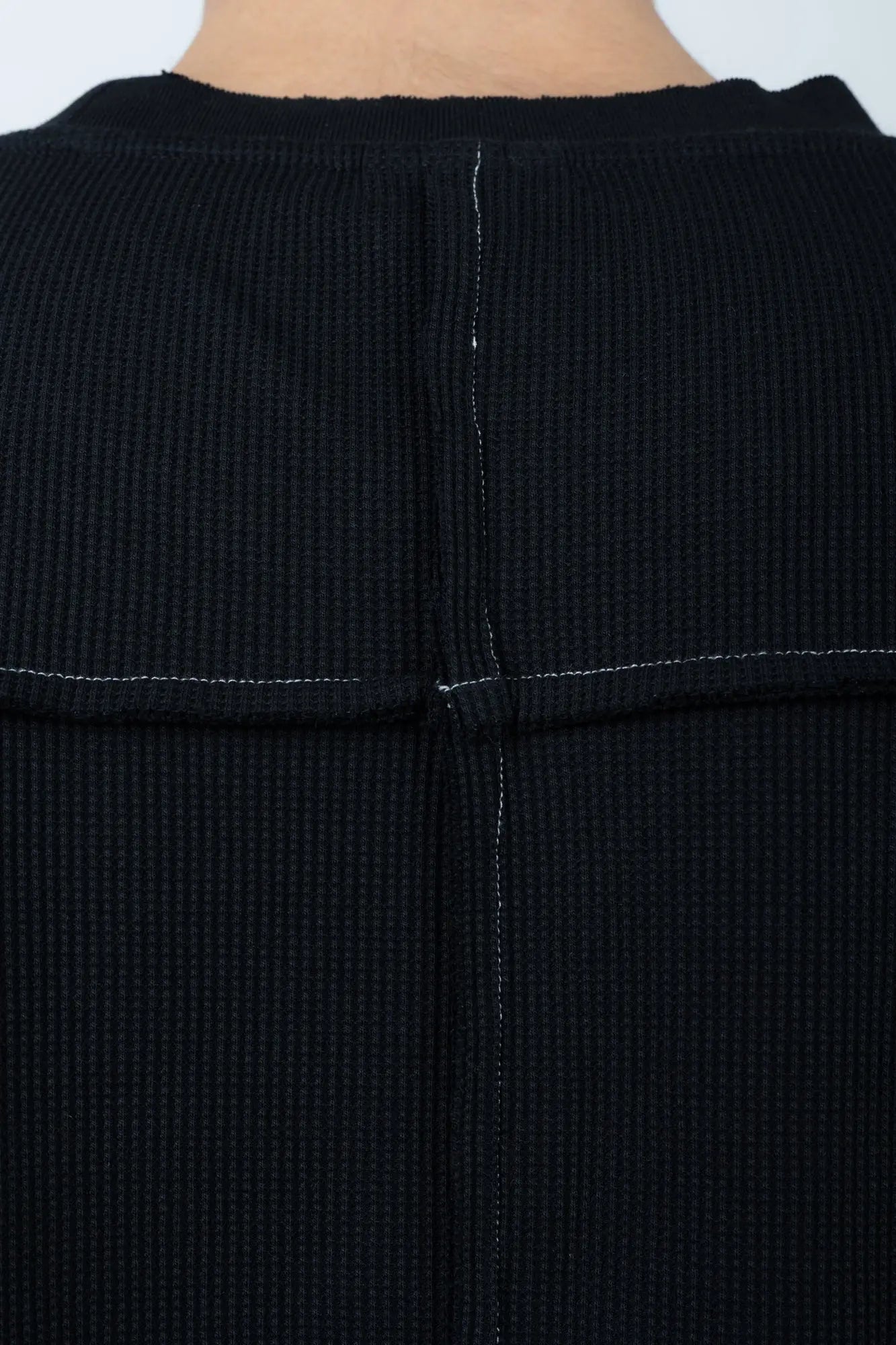 Thom Krom T-Shirt,Mens T-Shirt,Round Neck,Three-Quarter Sleeve T-Shirt,Raw Cut Hem,Cut Seams Outside With Contrast Design Stitchings,Raw Hem Cuffs,Structured Soft Jersey Material,Detailed Photo Of The Stitchings.